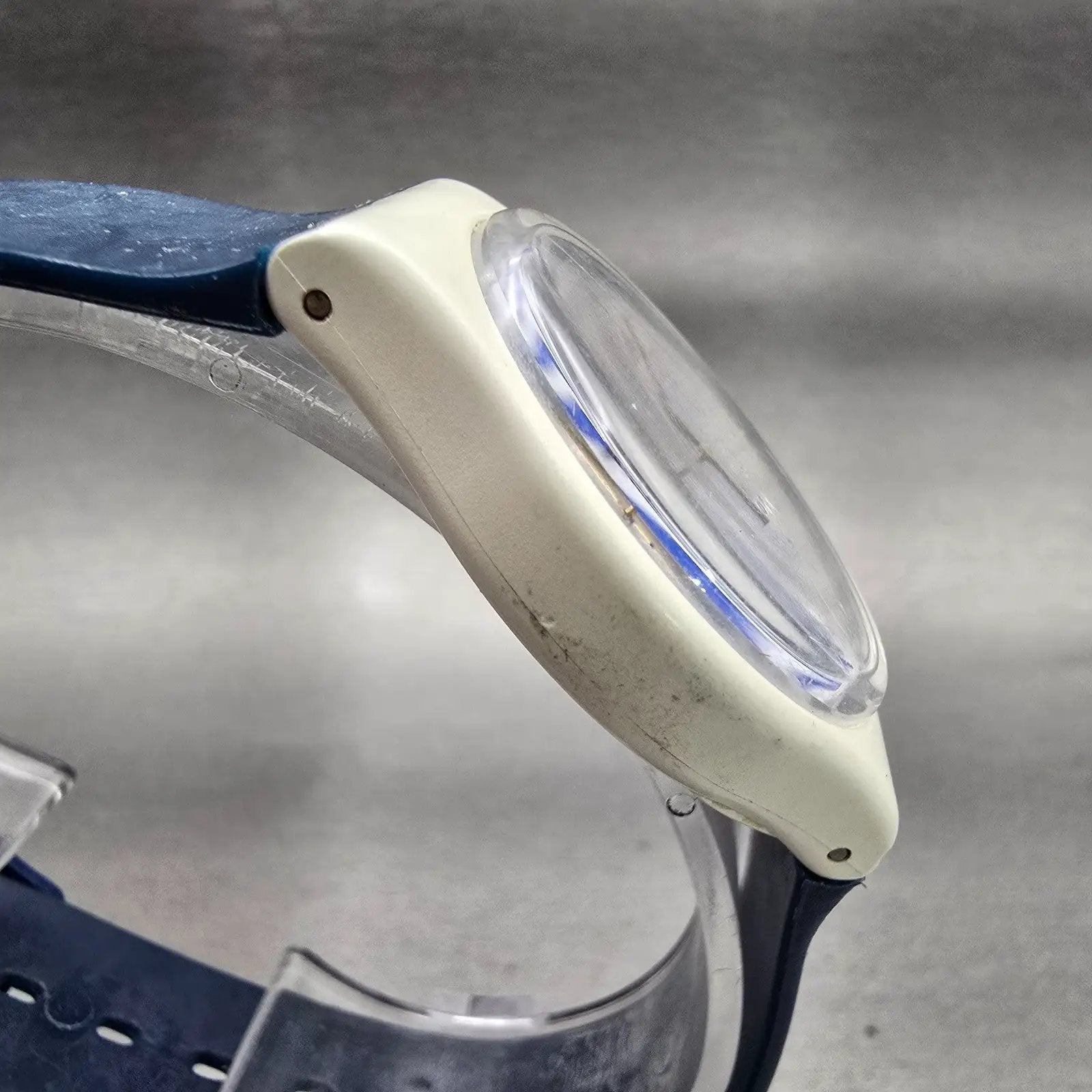 Swatch Gent Newport Two Watch Men Blue Dial White Tone Round GW108 New Battery3