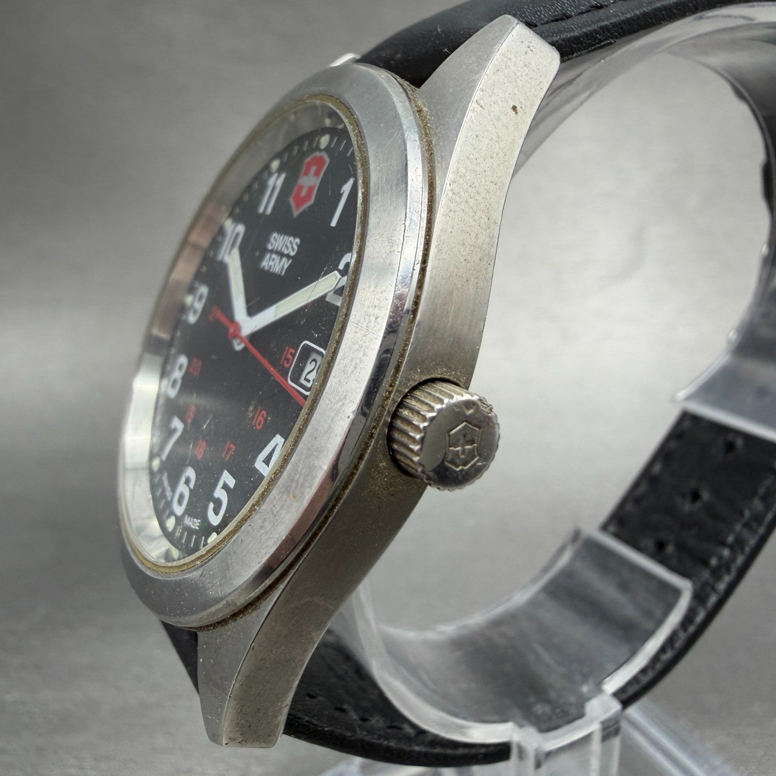Victorinox Swiss Army Field Watch Men 40mm Black Dial Steel Date Round New battA2