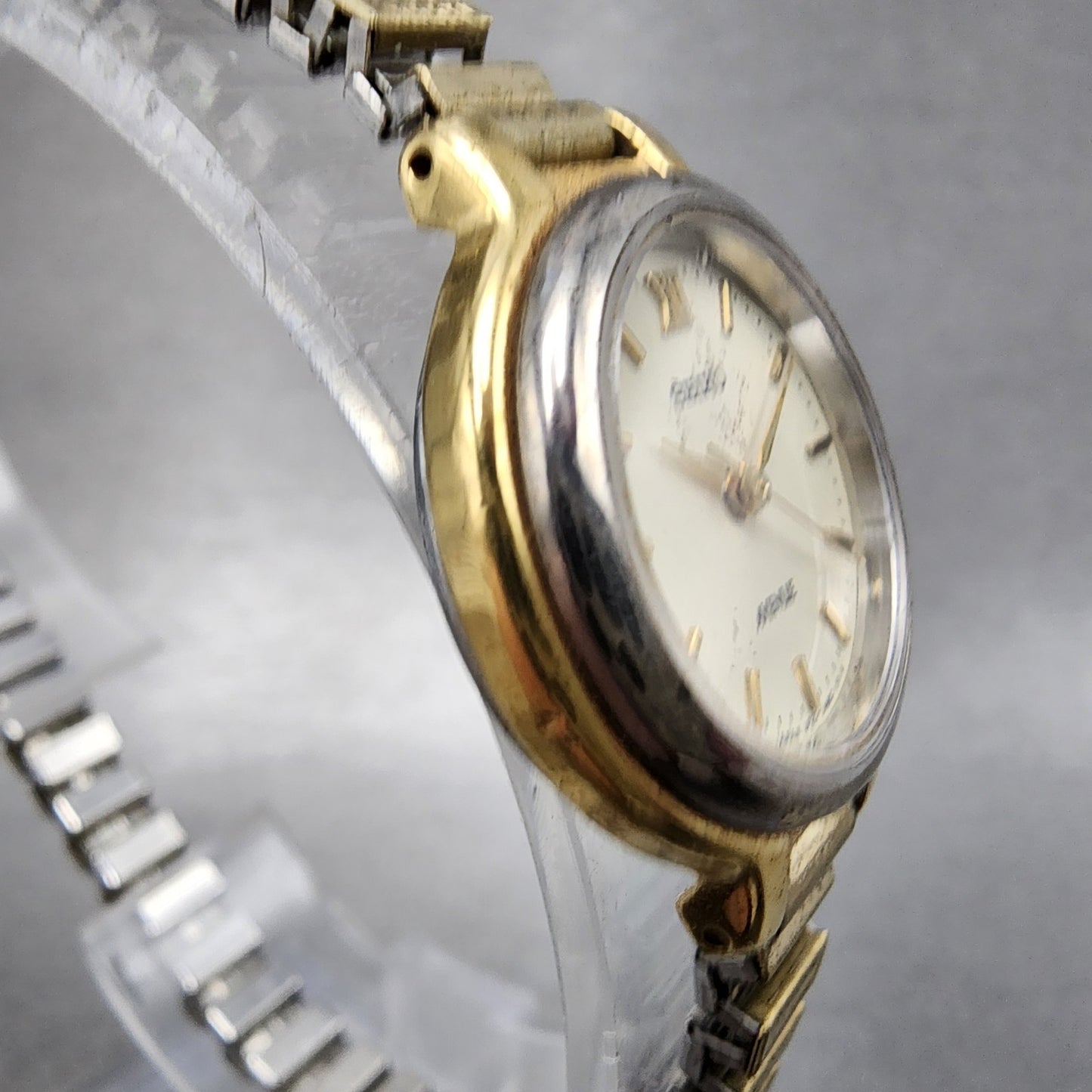 Seiko Avenue Watch Women 23mm White Dial Two Tone 1F210H50 New Battery VTG3