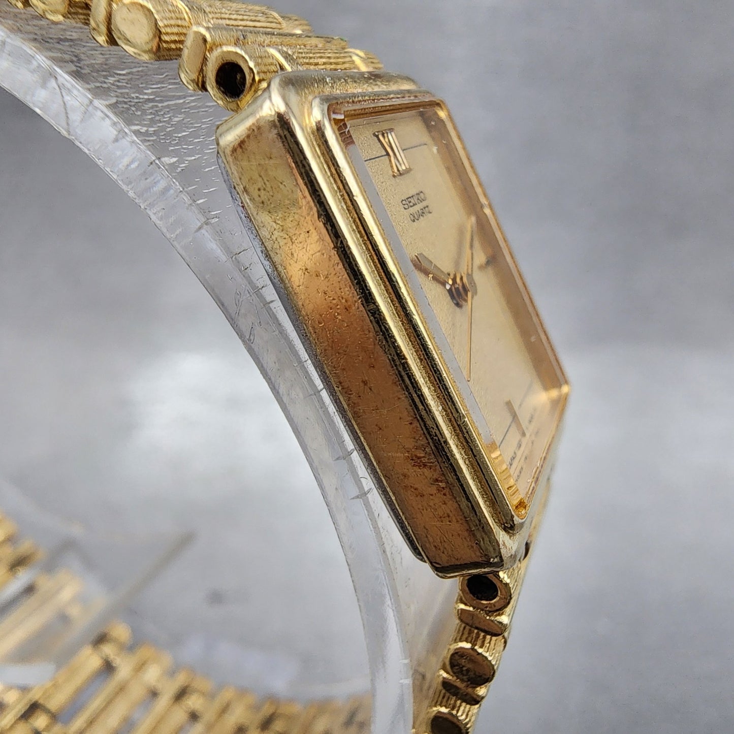 Seiko Tank Watch Women 17mm Champagne Dial Gold Tone 12215700 New Battery3