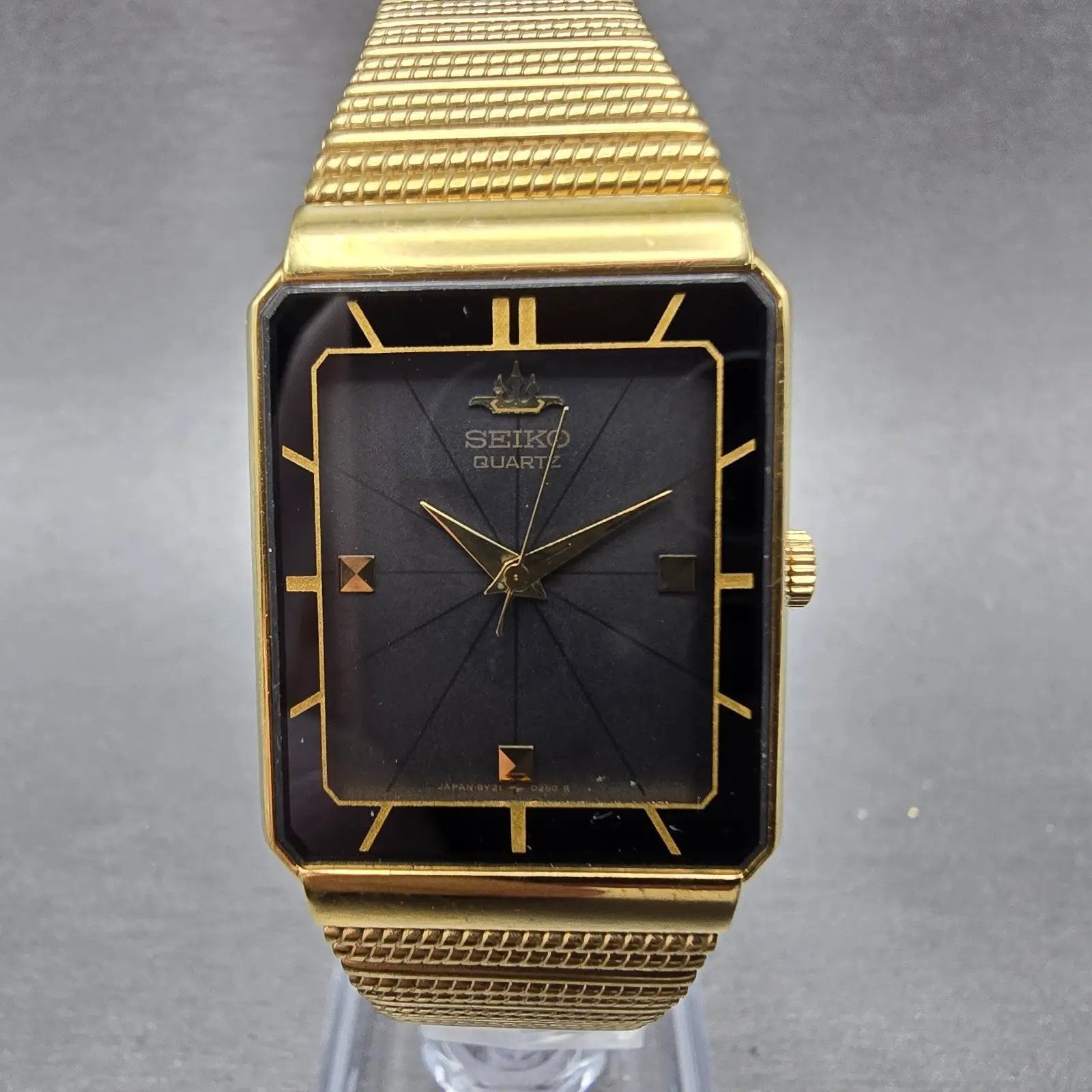 Seiko Tank Watch Men 24mm Black Dial Gold Tone Rectangle 8Y21-509A New Battery0
