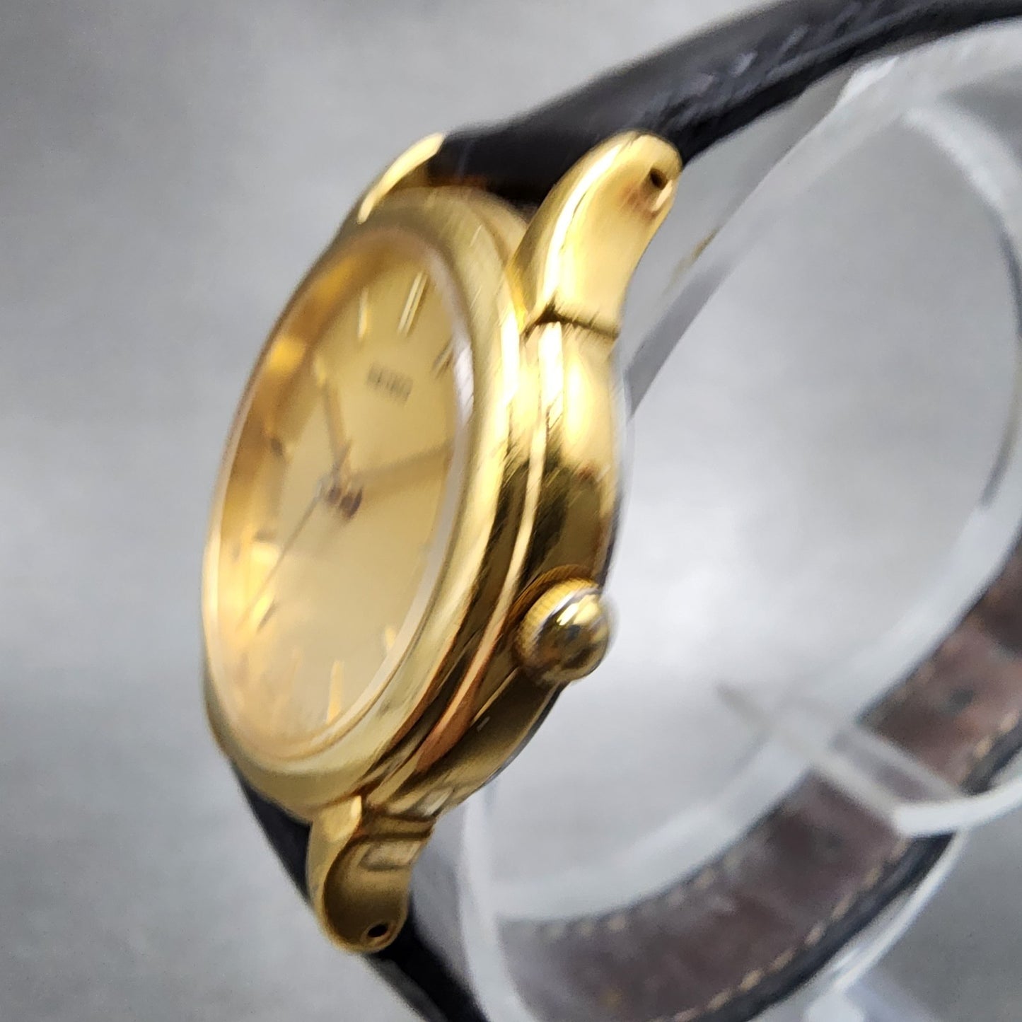 Seiko Watch Women 25mm Champagne Dial gold Tone Round V7011930 New Battery2