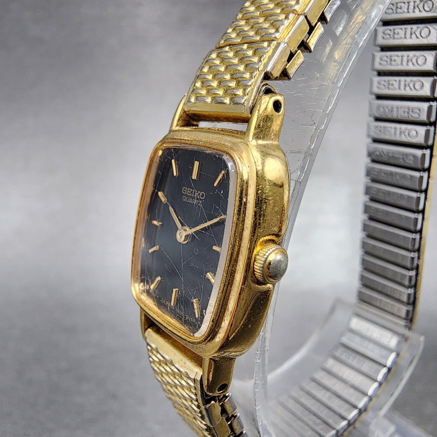 VTG Seiko Watch Women 17mm Black Dial Gold Tone Rectangle 1N005K29 New Battery2