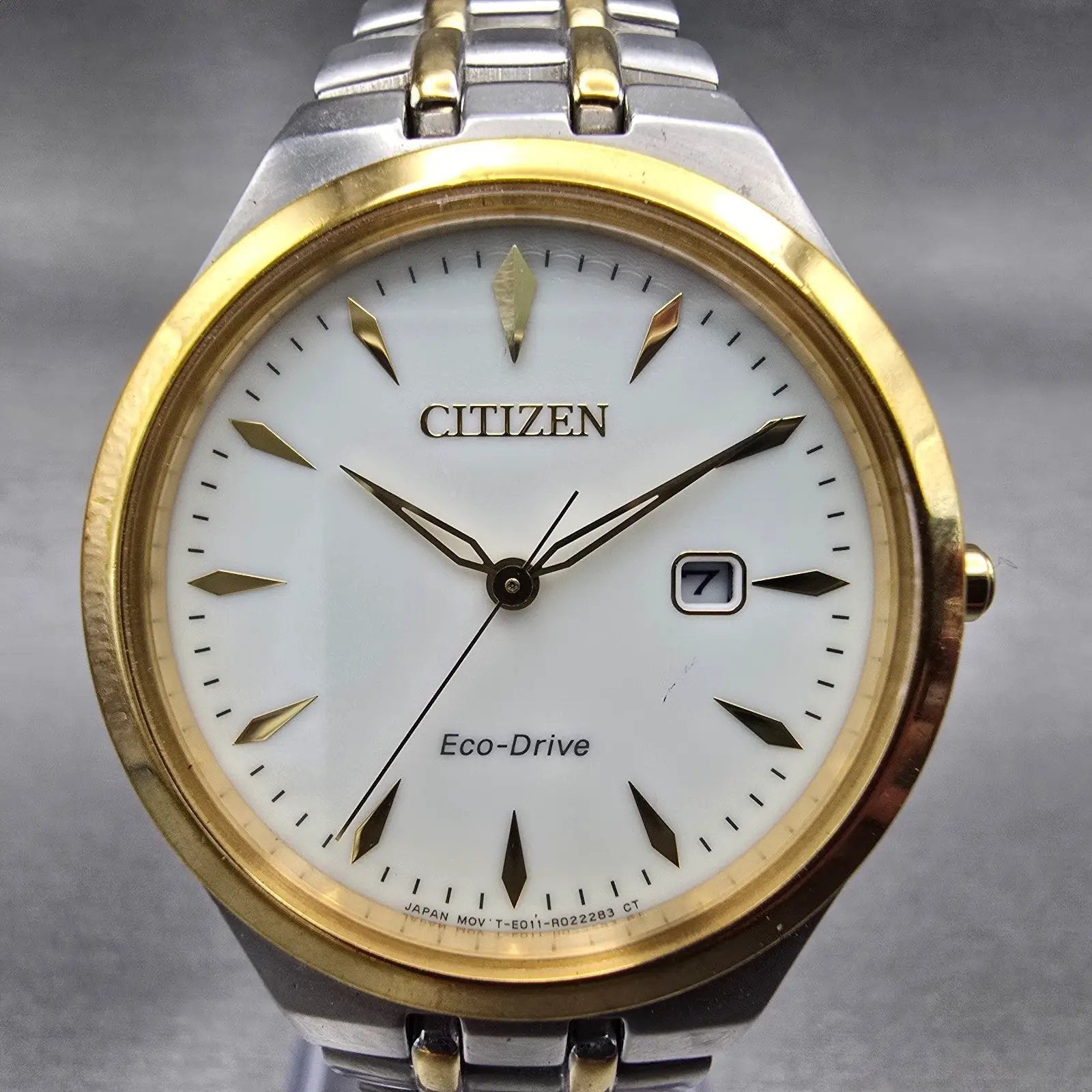 Citizen Eco-Drive Watch Women 32mm White Dial Two Tone Date E011-R008129 Works1