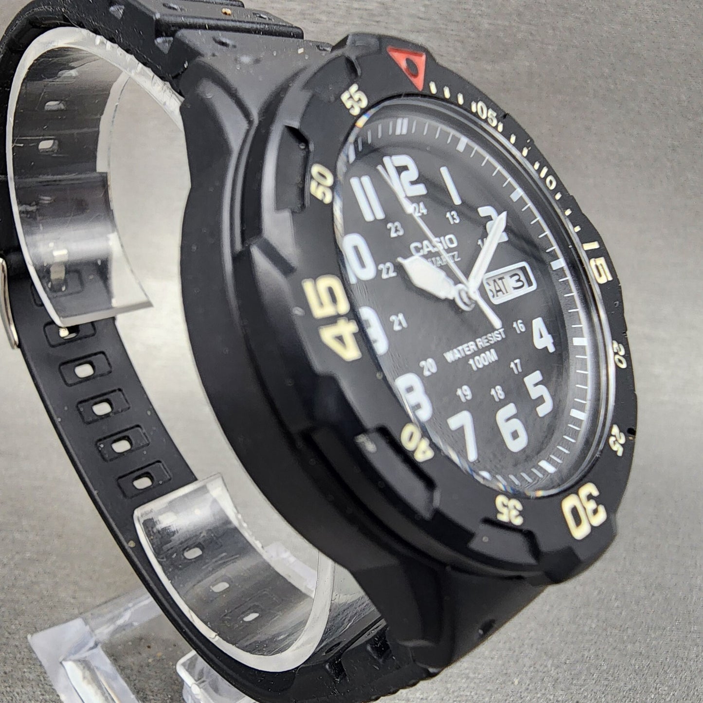 Casio MRW200H Dive Watch Men 43mm Black Dial Black Tone Daydate Round New Batt3