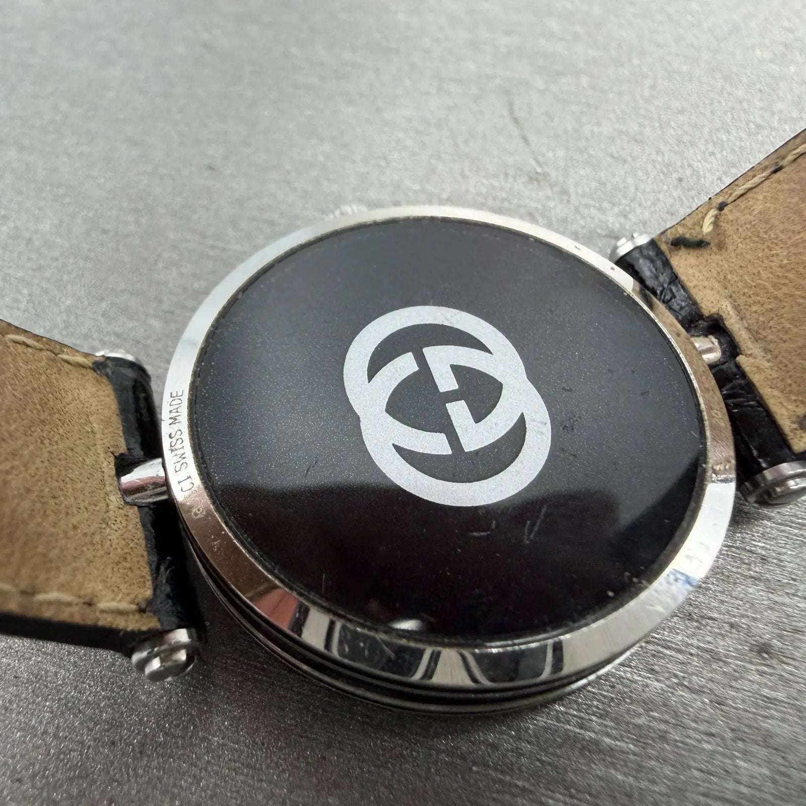 Gucci 2040M Watch Men 30mm Black Dial Silver Tone Leather Round New Battery9