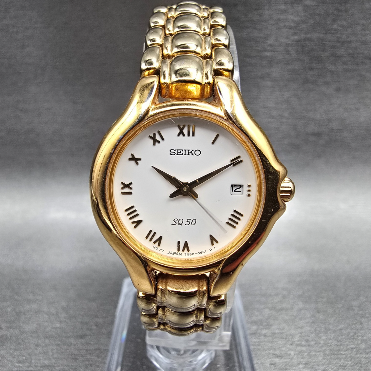 Seiko SQ Watch Women 25mm White Dial Gold Tone Date Round 7N82-0301 New Battery0
