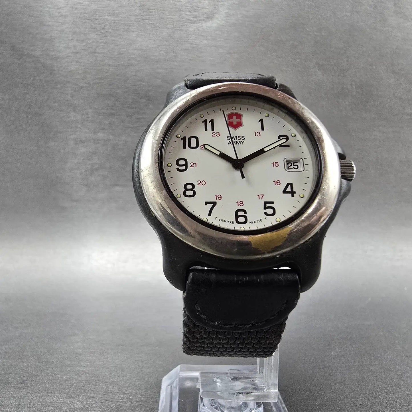 Victorinox Swiss Army Watch Men 39mm White Dial Black Tone Date Round PARTS VTG11