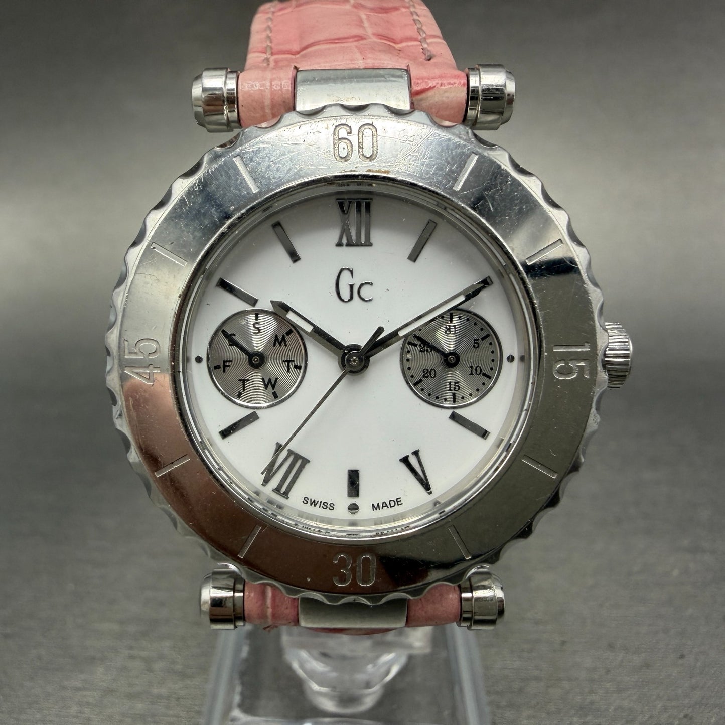 Guess Watch Women 34mm White Dial Silver Tone Daydate Round GC14014L New Battery0