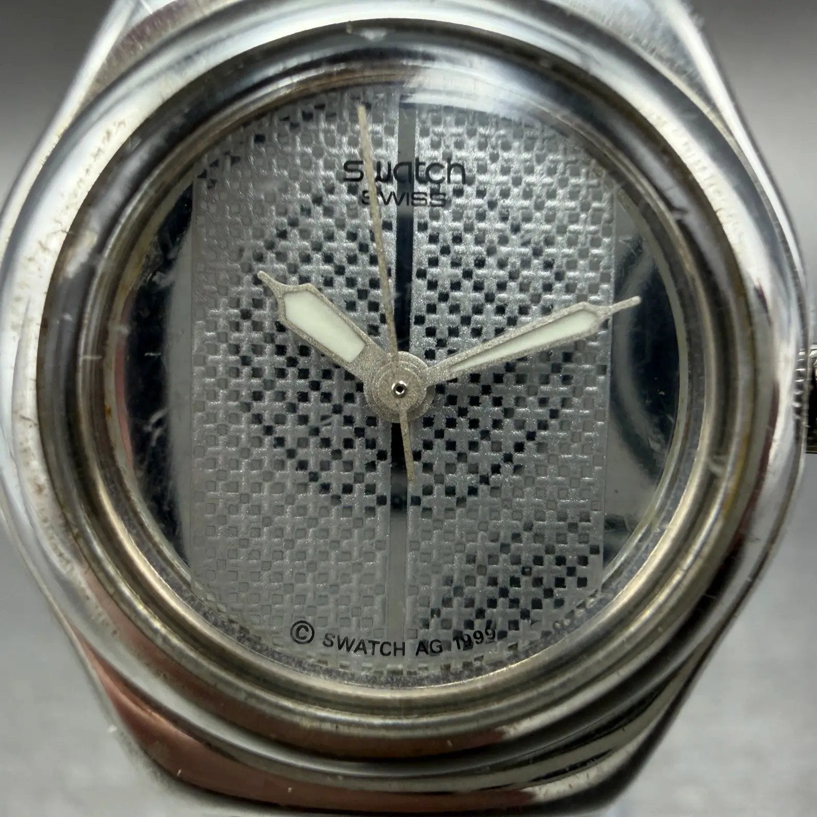 Swatch irony Mignardise Watch Women 25mm Silver Dial Silver Tone Round New Batte1