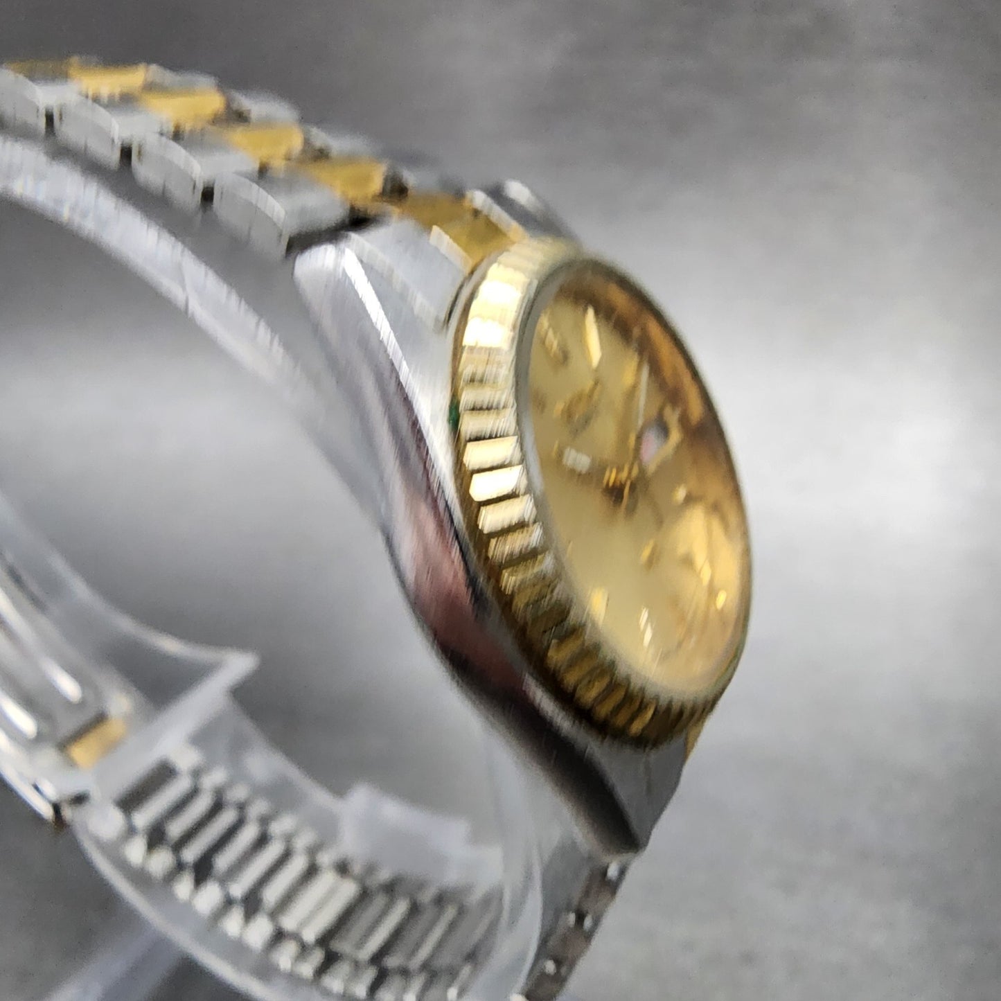 Seiko SQ Watch Women 24mm Gold Dial Two Tone Daydate Round 3E230A60 New Battery3