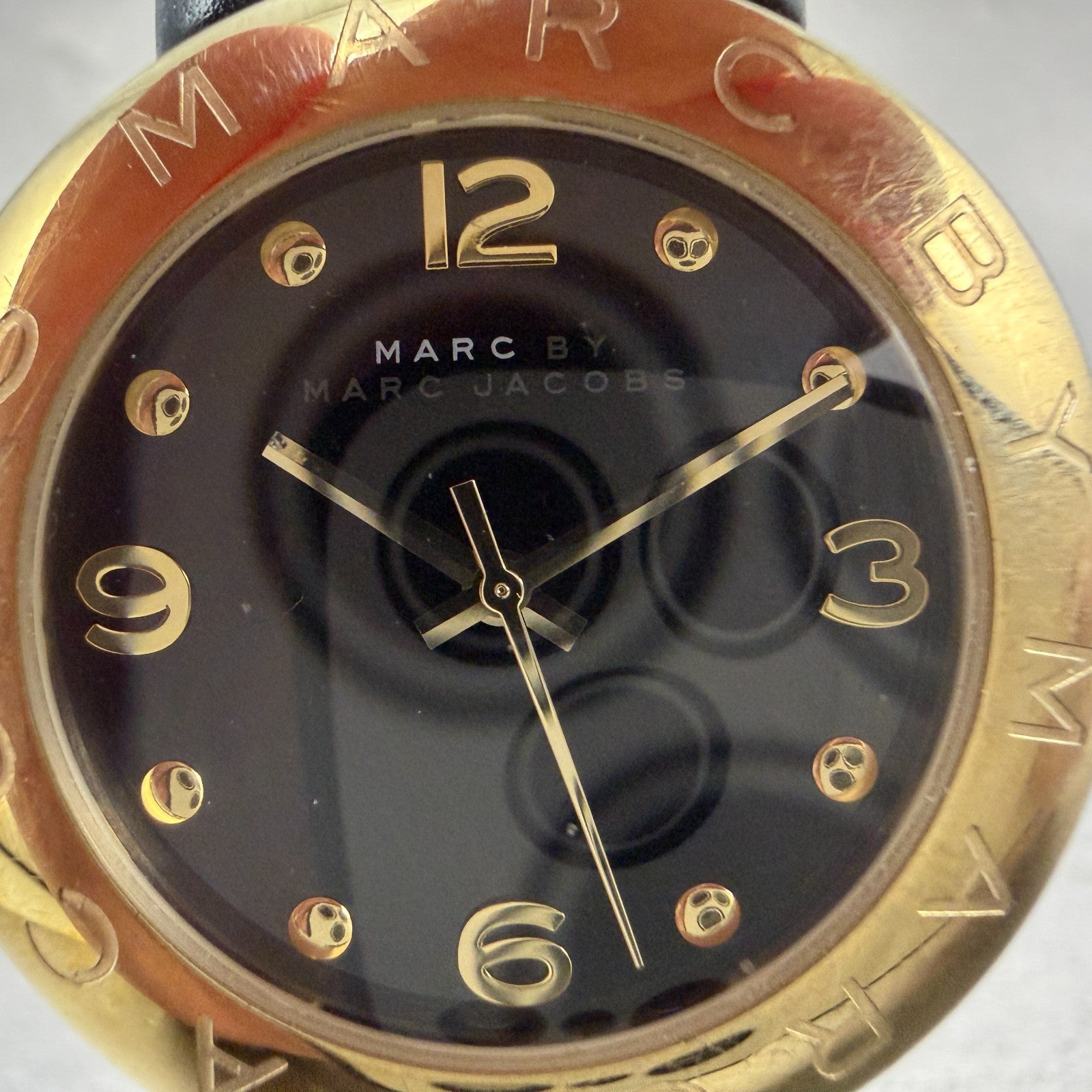 Marc Jacobs Amy Watch Women 36mm Black Dial Gold Tone Round MBM1154 New battery1