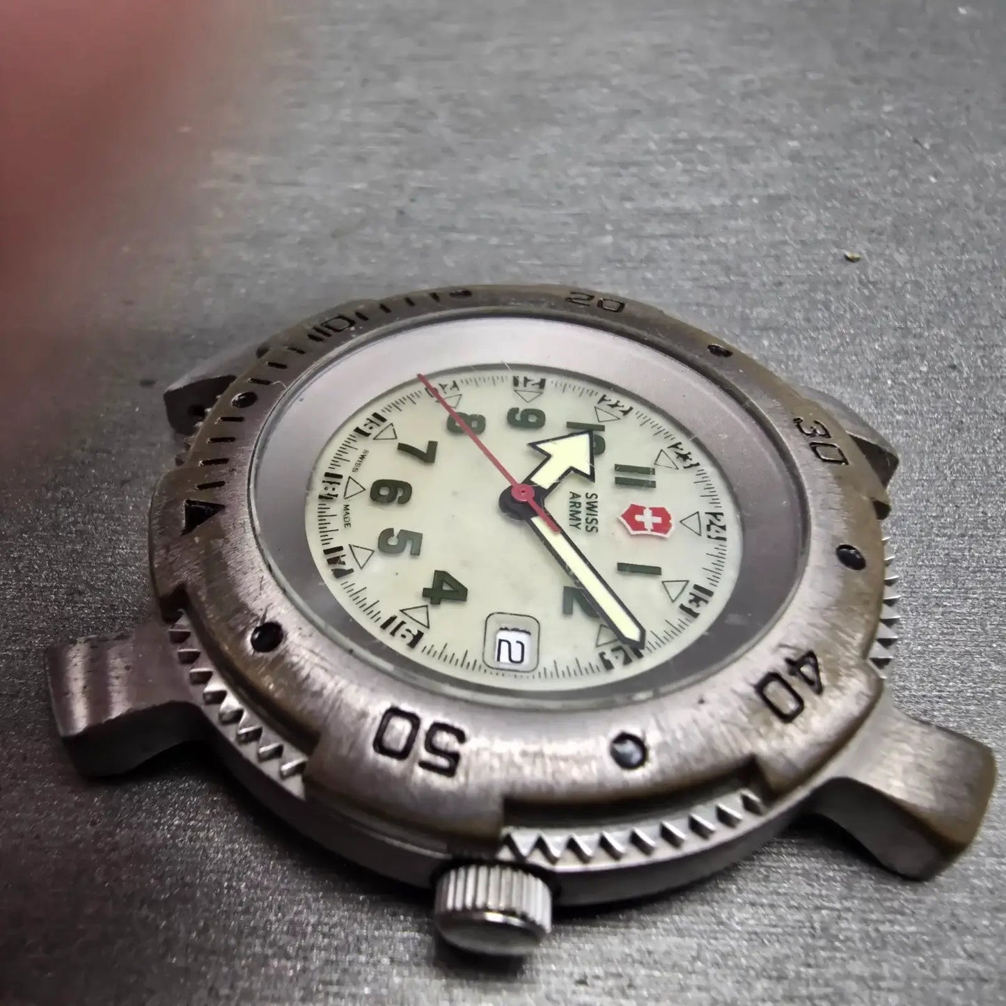 Victorinox Swiss Army Sportline Watch Men 40mm White Dial Silver Date PARTS SWER7