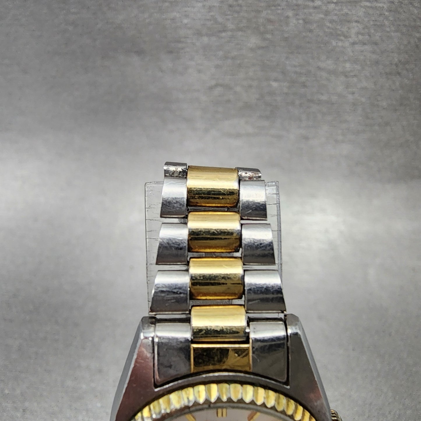Seiko SQ Watch Women 25mm White Dial Two Tone Round 26260159 New Battery ABC1234