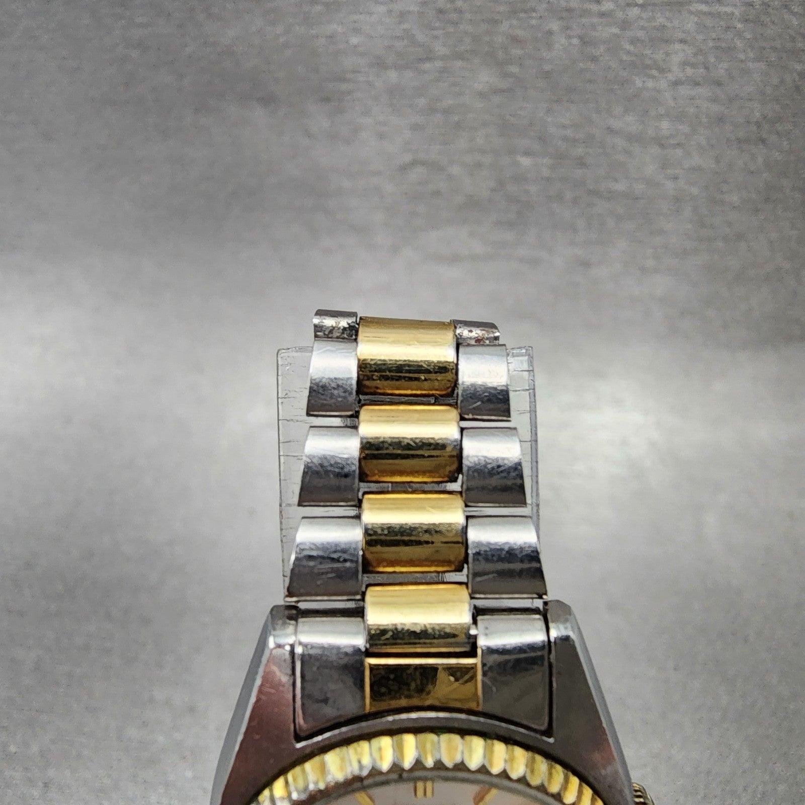 Seiko SQ Watch Women 25mm White Dial Two Tone Round 26260159 New Battery ABC1234