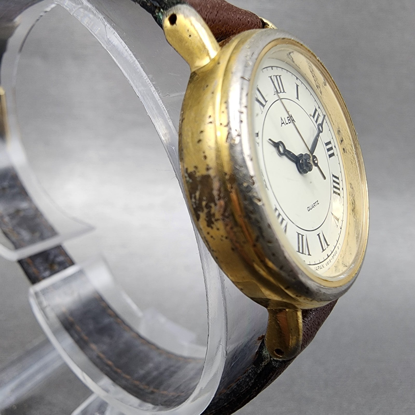 Seiko Alba Watch Women 25mm White Dial Gold Tone Round V5156A20 New Battery3