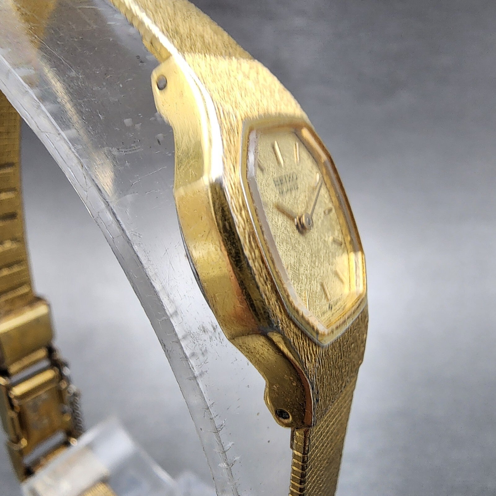 Seiko Watch Women 17mm Gold Dial Gold Tone Octagon 1N005B29 New Battery3
