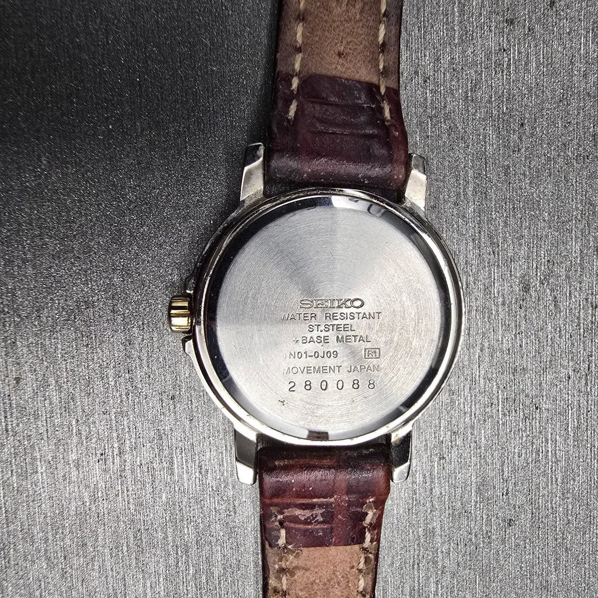 Seiko Watch Women 24mm Ivory Dial Two Tone Round 1N01-0J09 New Battery Vintage a10