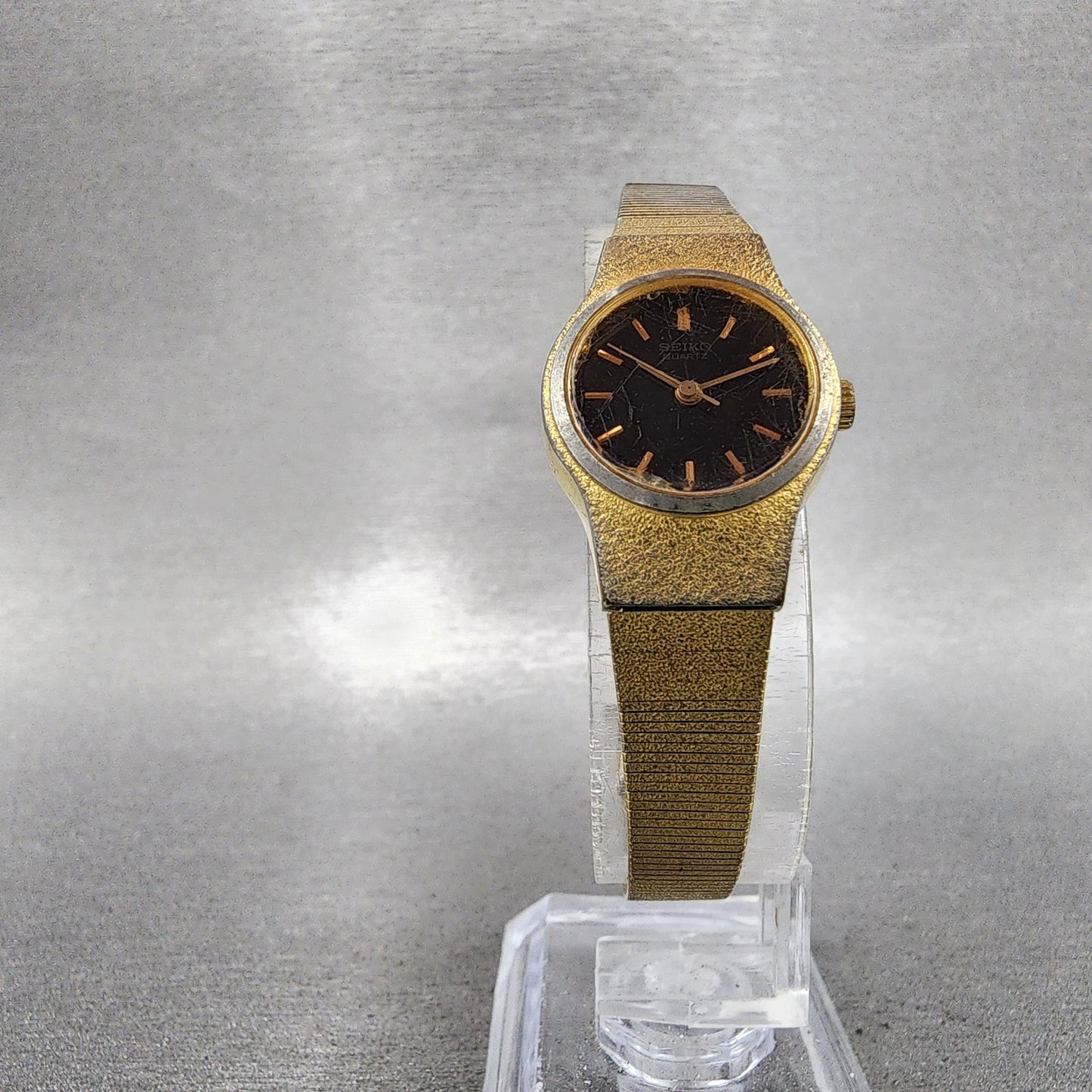 Seiko Watch Women 20mm Black Dial Gold Tone Round 8Y210020 New Battery5