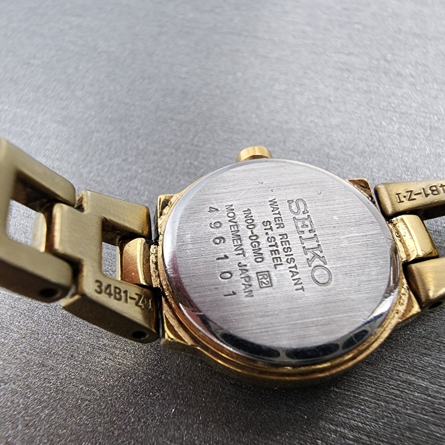 Seiko Watch Women 20mm White Dial Gold Tone Round 1N000GM0 New Battery9