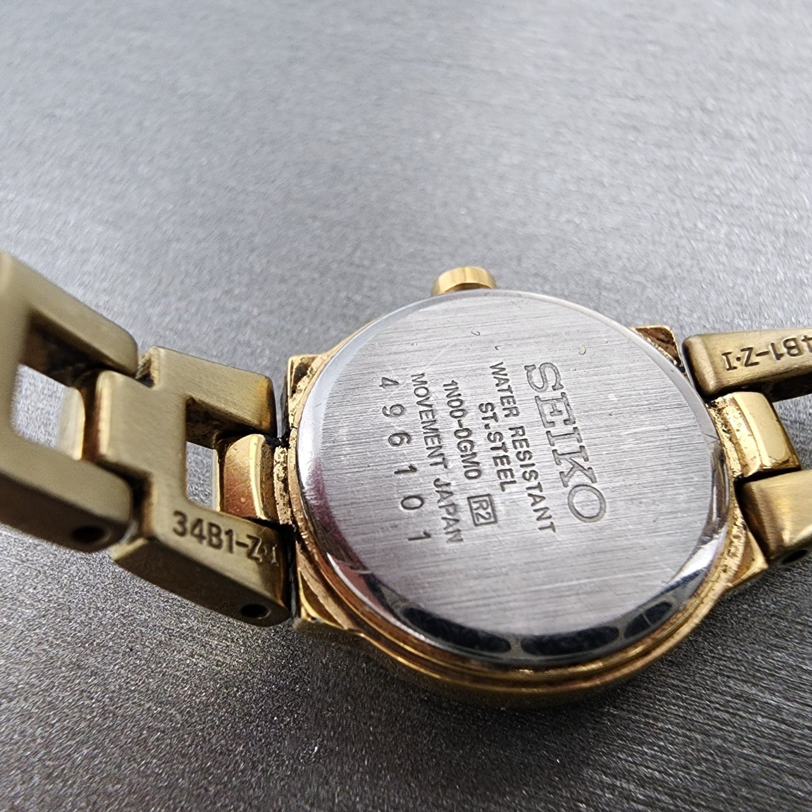 Seiko Watch Women 20mm White Dial Gold Tone Round 1N000GM0 New Battery9