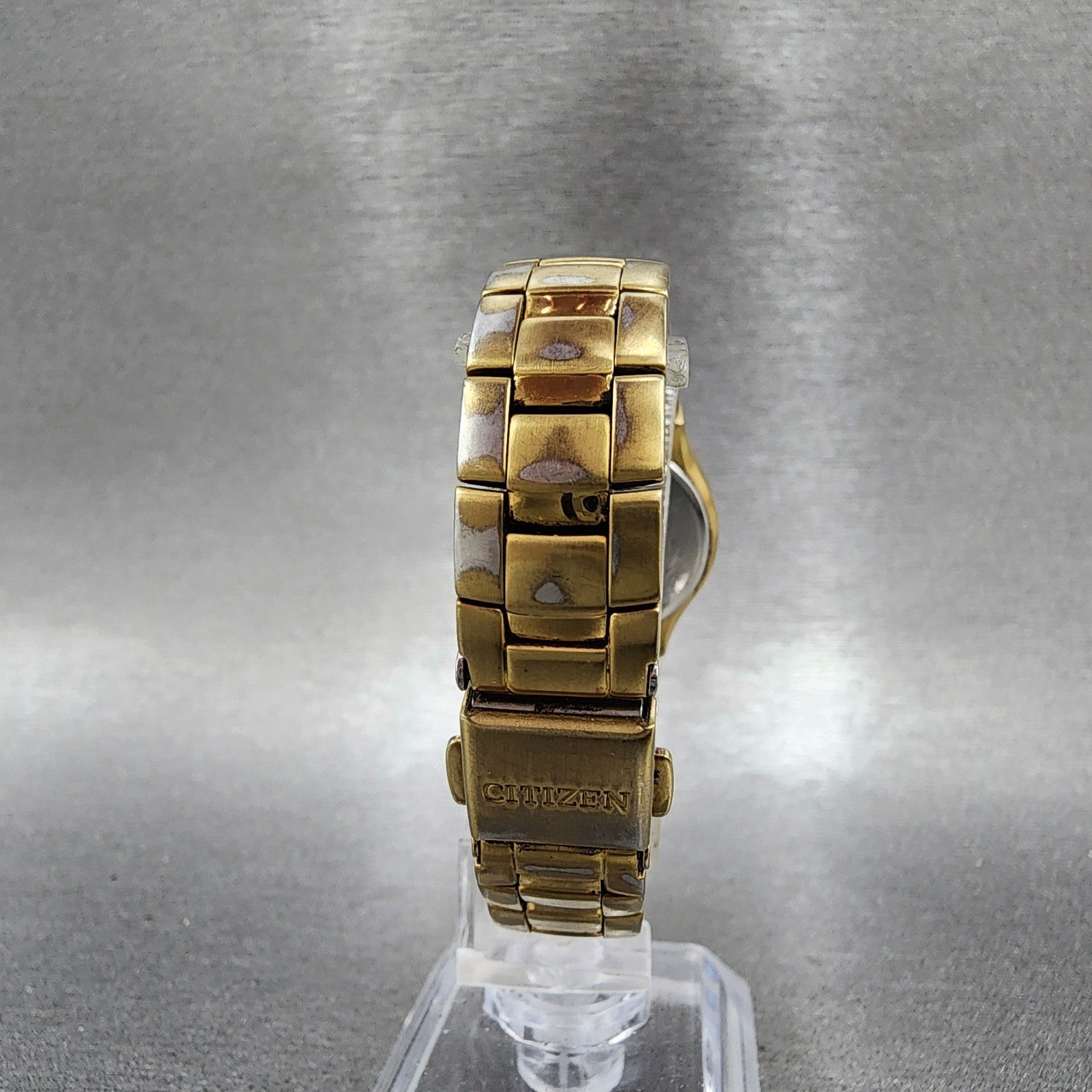 Citizen ecoDrive WR 100 Watch Women 26mm Silver Dial Gold Tone Daydate Runs7
