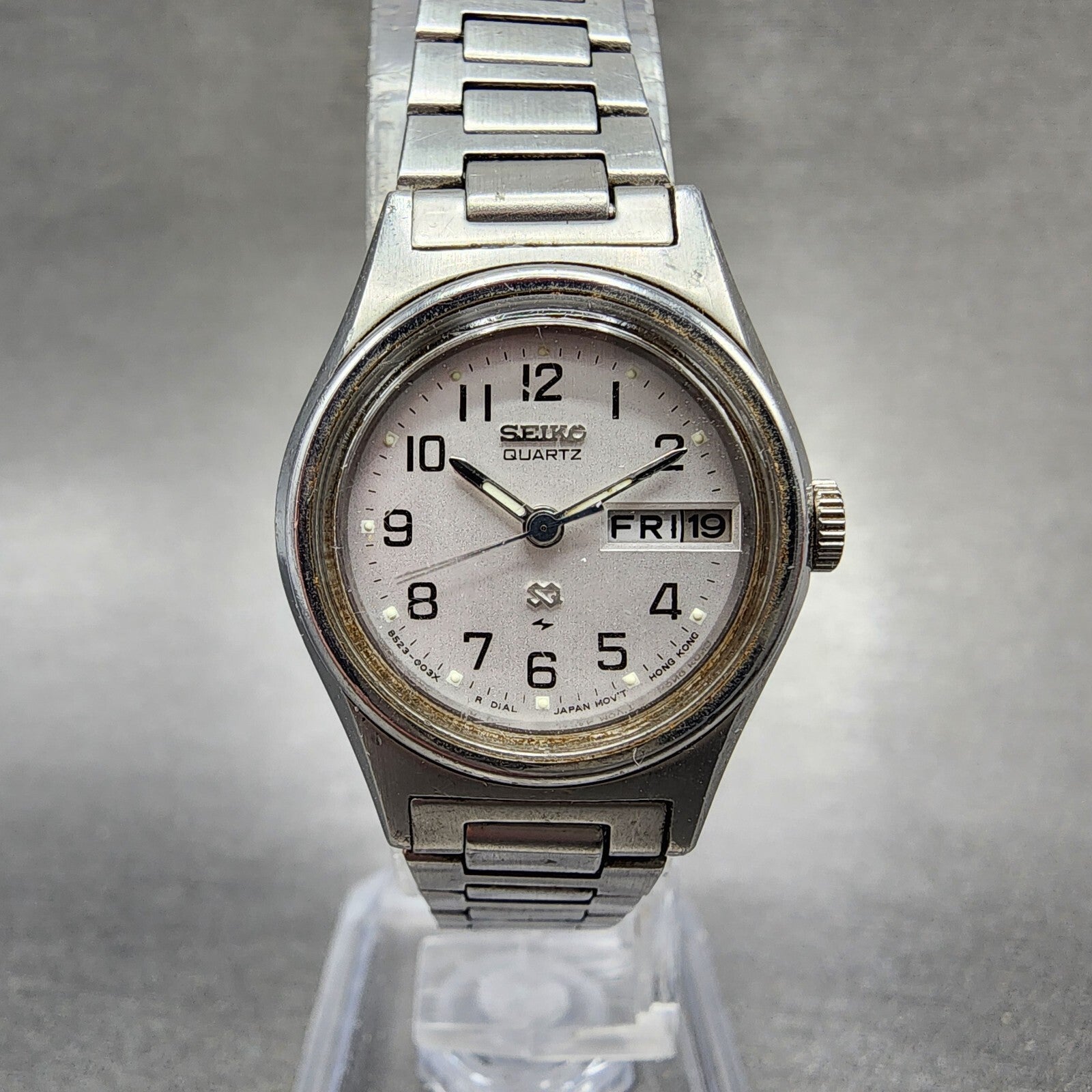 Seiko SQ Watch Women 23mm Silver Dial Silver Tone Daydate Round 85230039 NewBat0