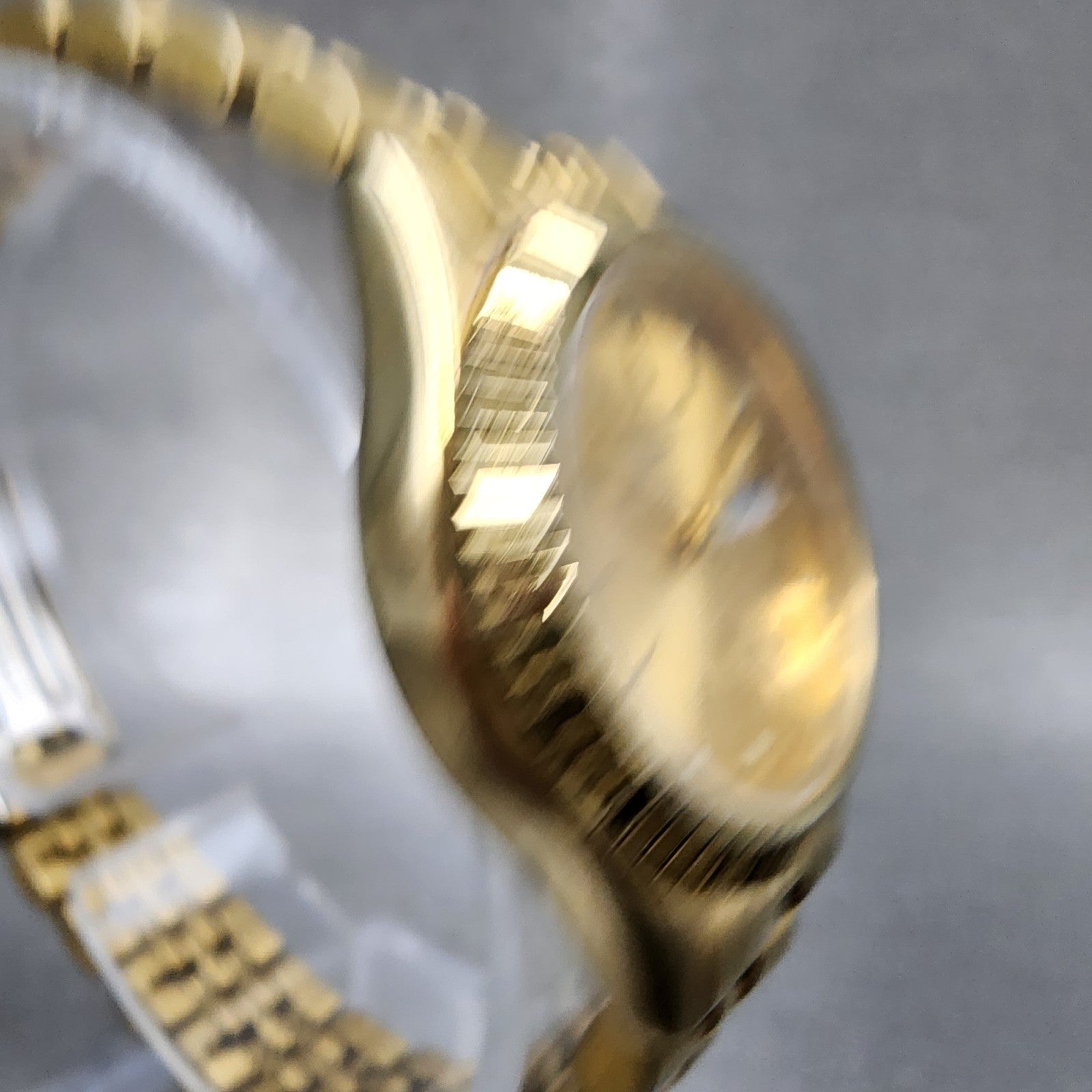 Citizen CQ Watch Women 25mm Champagne Dial Gold Tone Daydate 1002R15101 NewBat3
