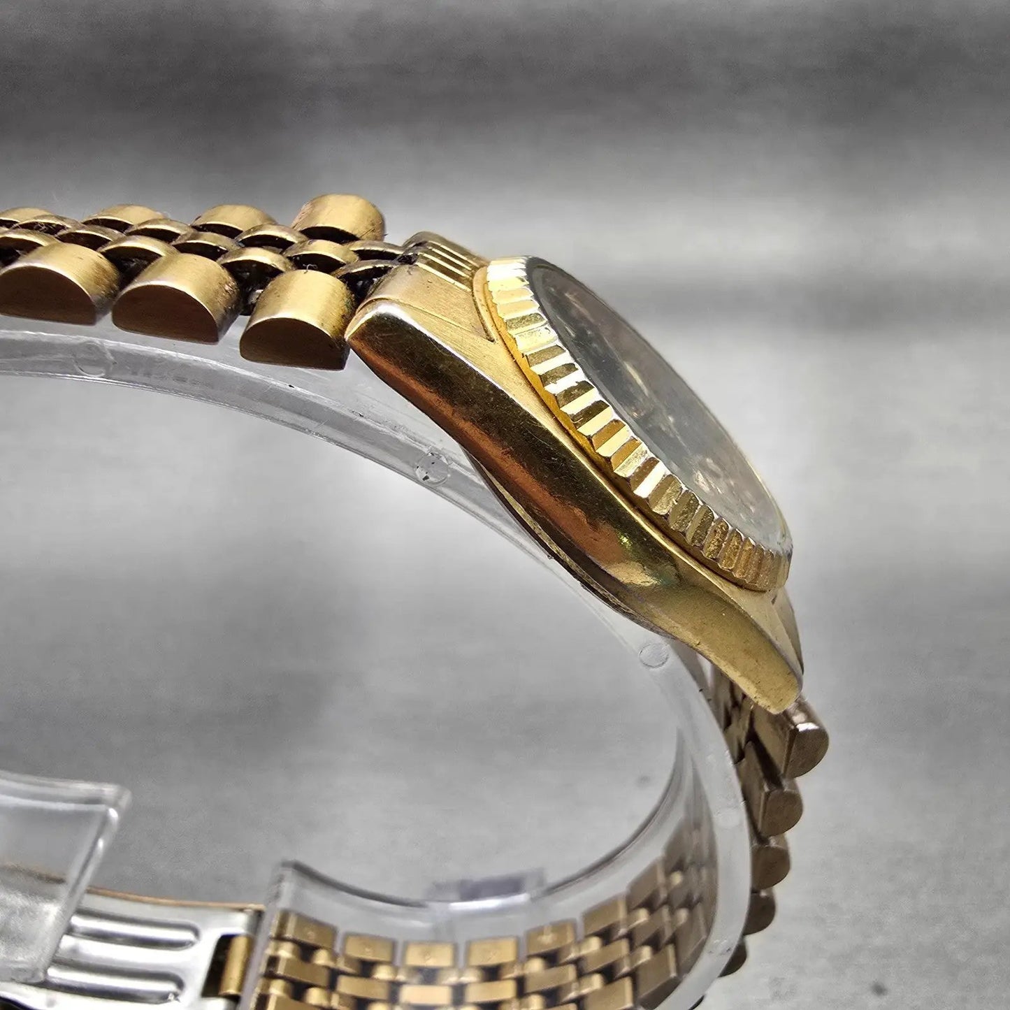 Seiko Watch Women 23mm Black Dial Gold Tone Daydate Round 3Y03-0169 New Battery3