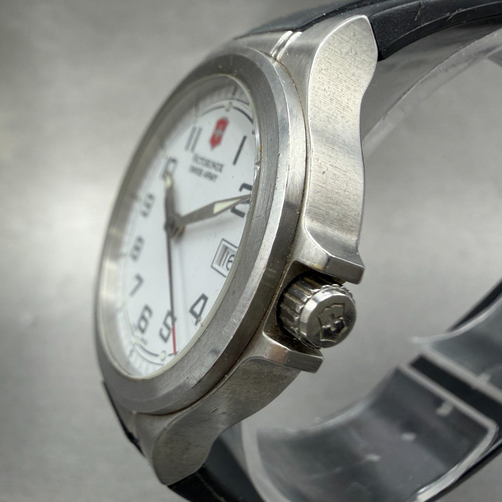Victorinox Swiss Army Peak II Watch Women 34mm White Dial Steel Date New Battery2