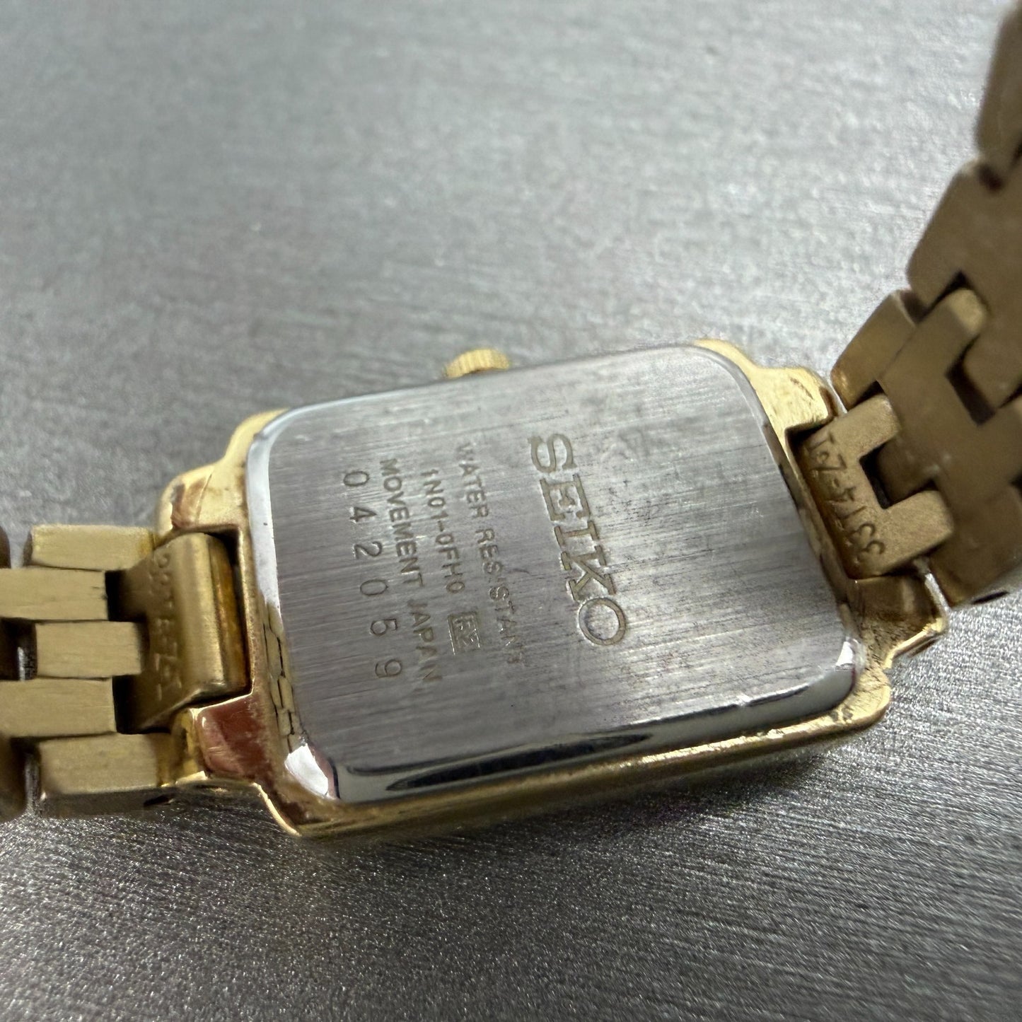 Seiko Tank Watch Women 16mm White Dial Gold Tone 1N01-0FH0 New Battery ZYGF69