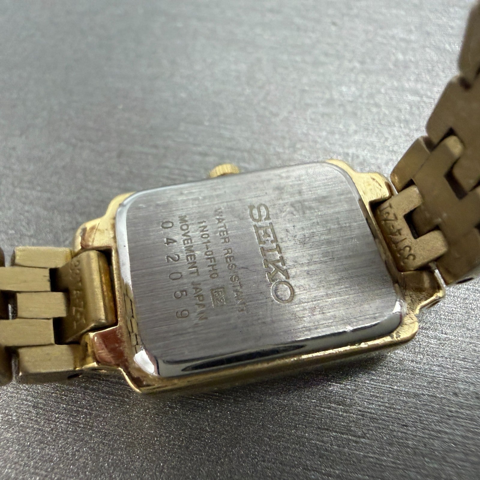 Seiko Tank Watch Women 16mm White Dial Gold Tone 1N01-0FH0 New Battery ZYGF69