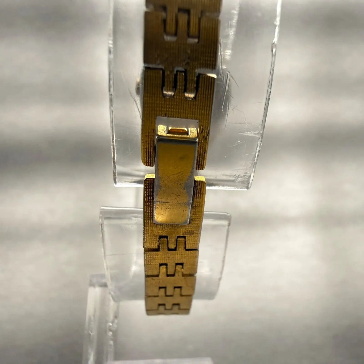 48304582