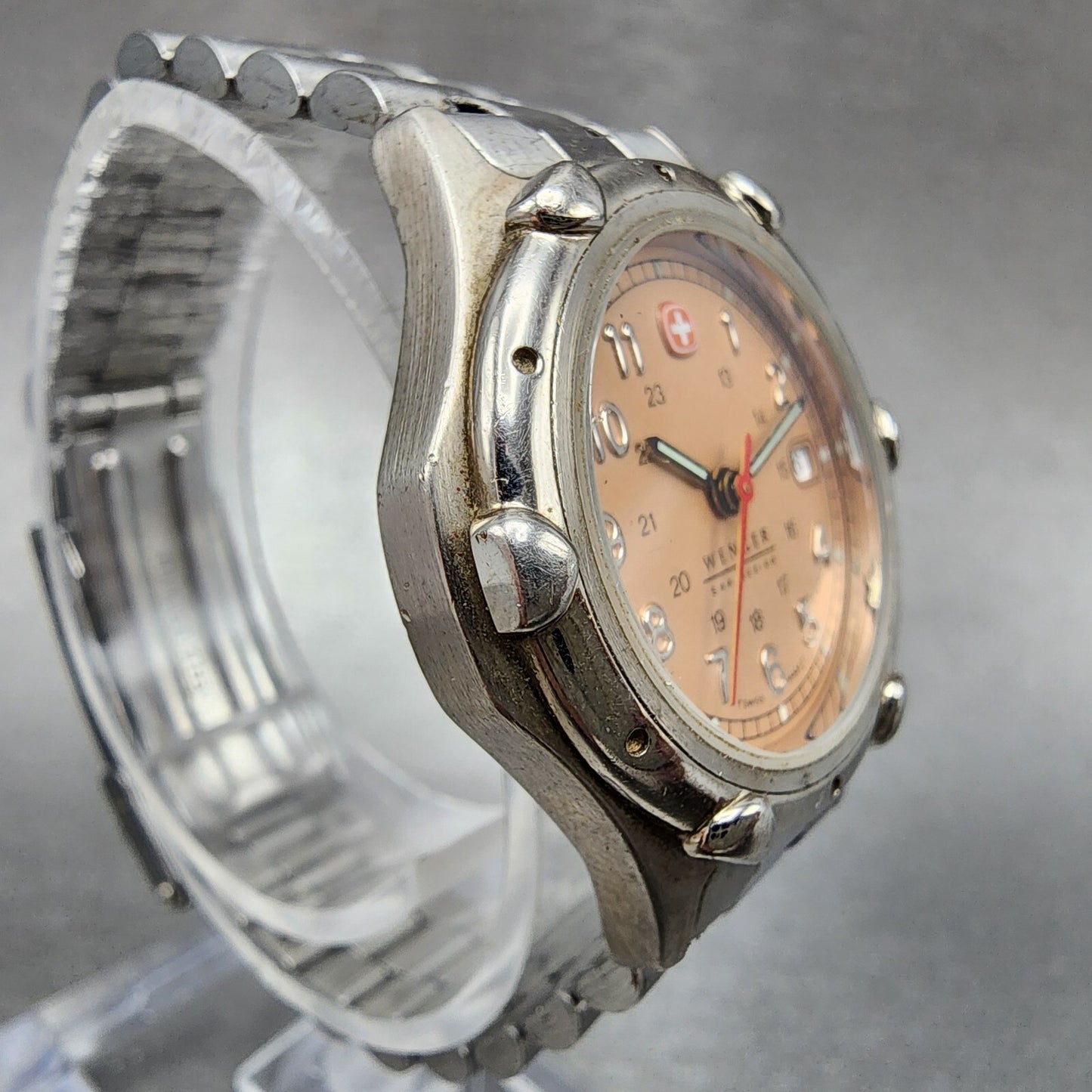 Wenger SAK Design Watch Women 29mm Salmon Dial Silver Tone Date Round New Batt