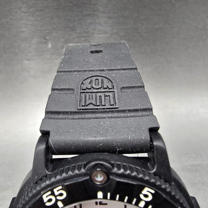 Luminox Navy Seal Watch Men 43mm White Dial Black Date Japan Tsunami Aid New Bat5