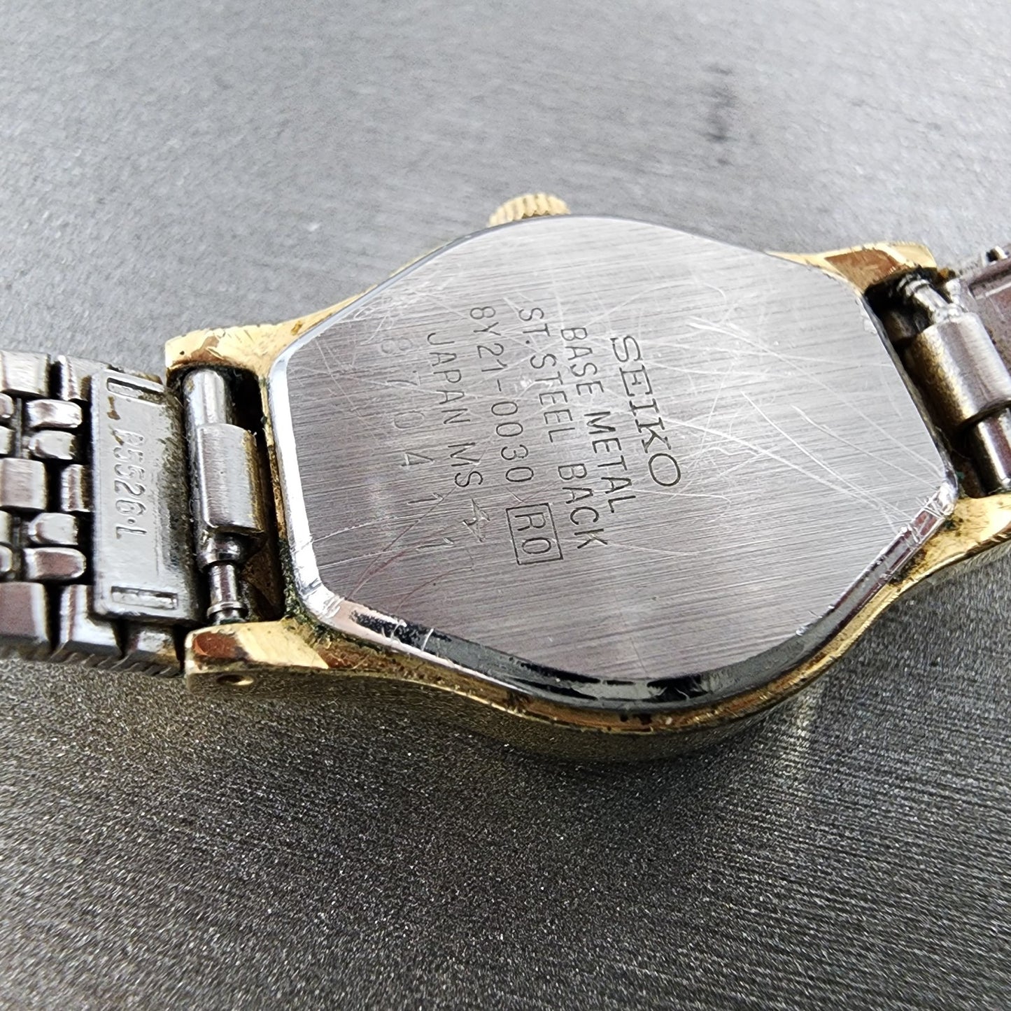 Seiko Galaxy Watch Women 20mm Black Dial Gold Tone 8y210030 New Battery9