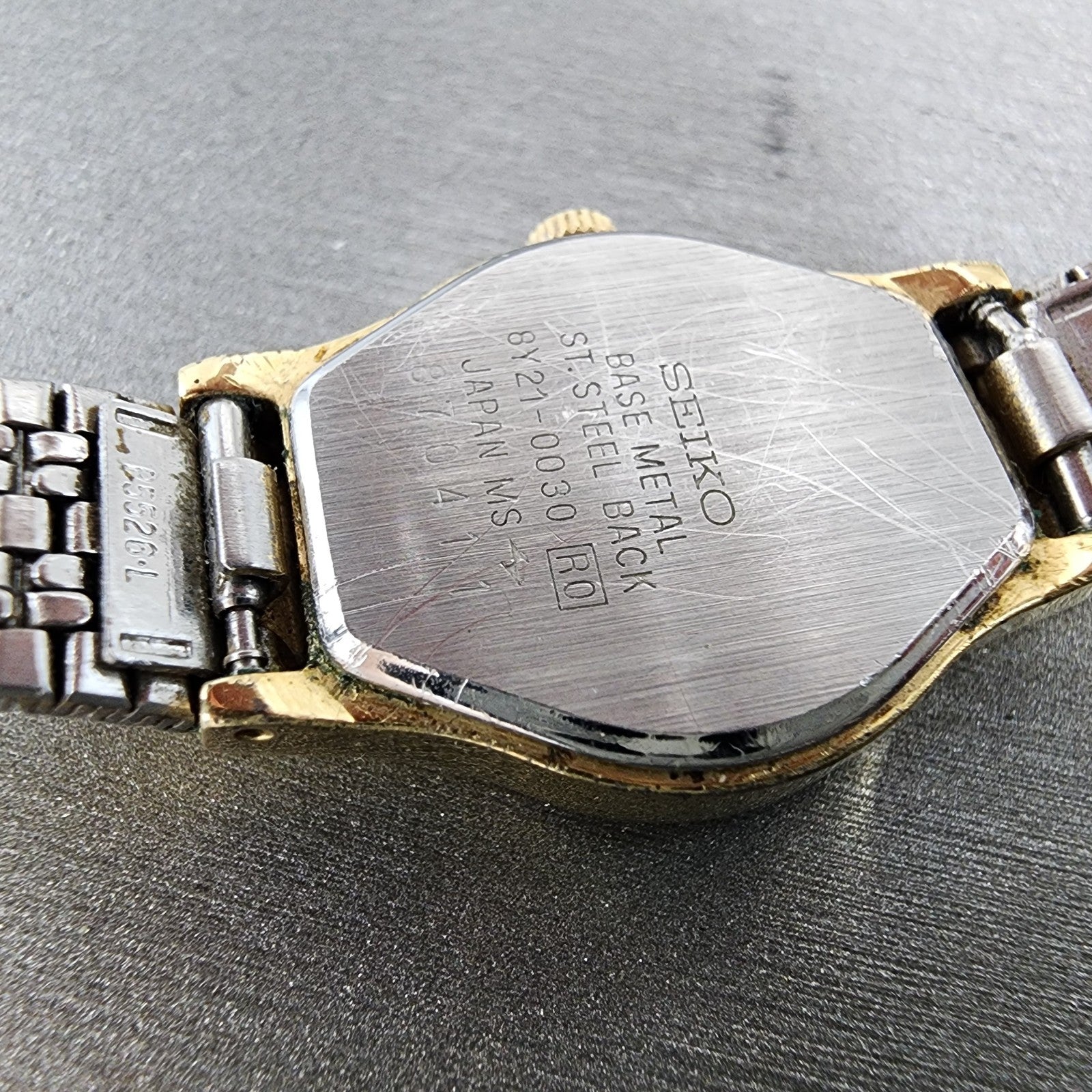 Seiko Galaxy Watch Women 20mm Black Dial Gold Tone 8y210030 New Battery9