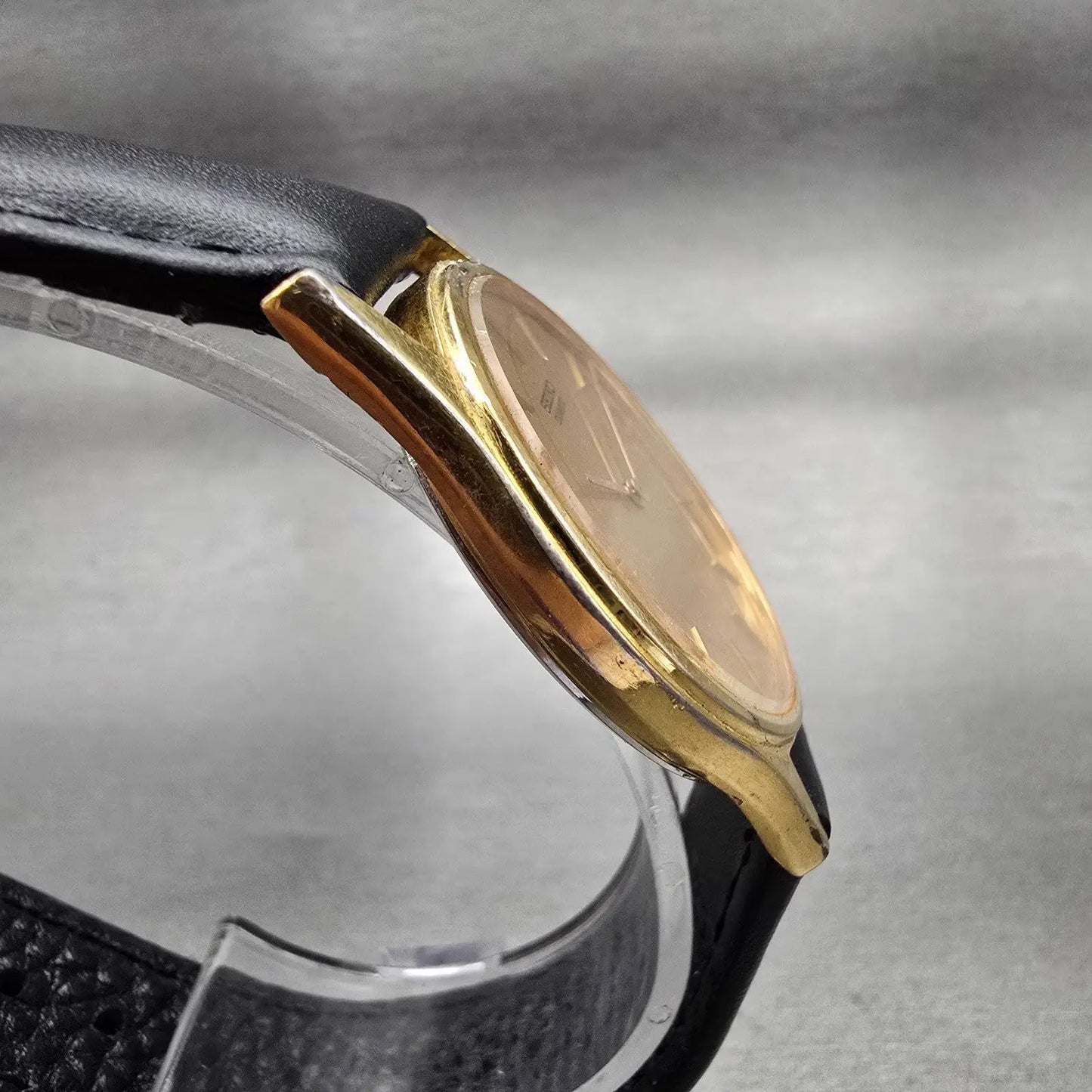 Seiko Watch Men 32mm Gold Dial Gold Tone Round 5Y30-7A71 New Battery Vintage3
