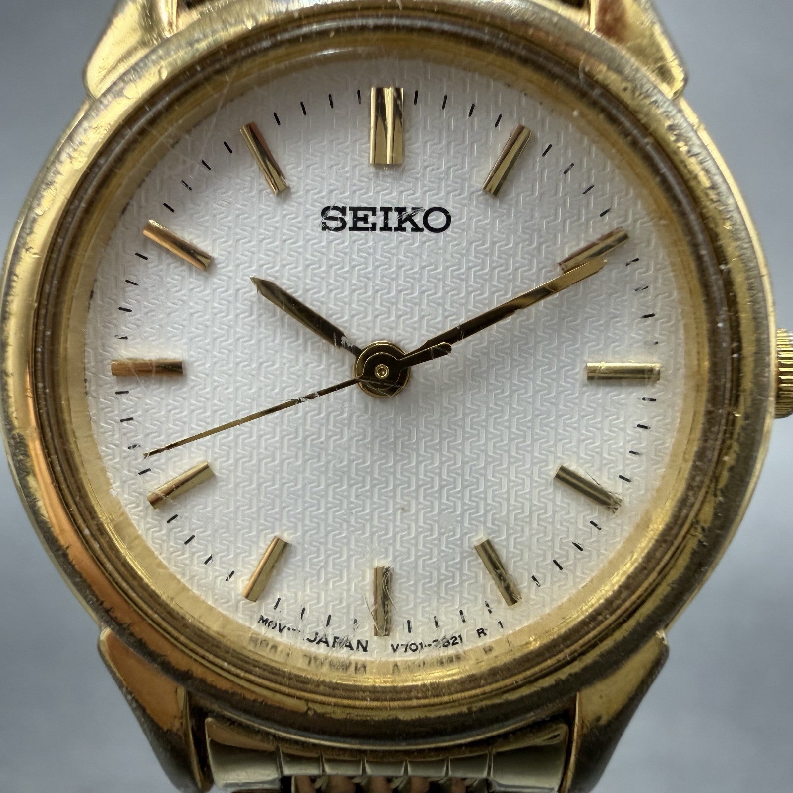 Seiko Watch Women 25mm White Dial Gold Tone Round V7011930 New Battery1