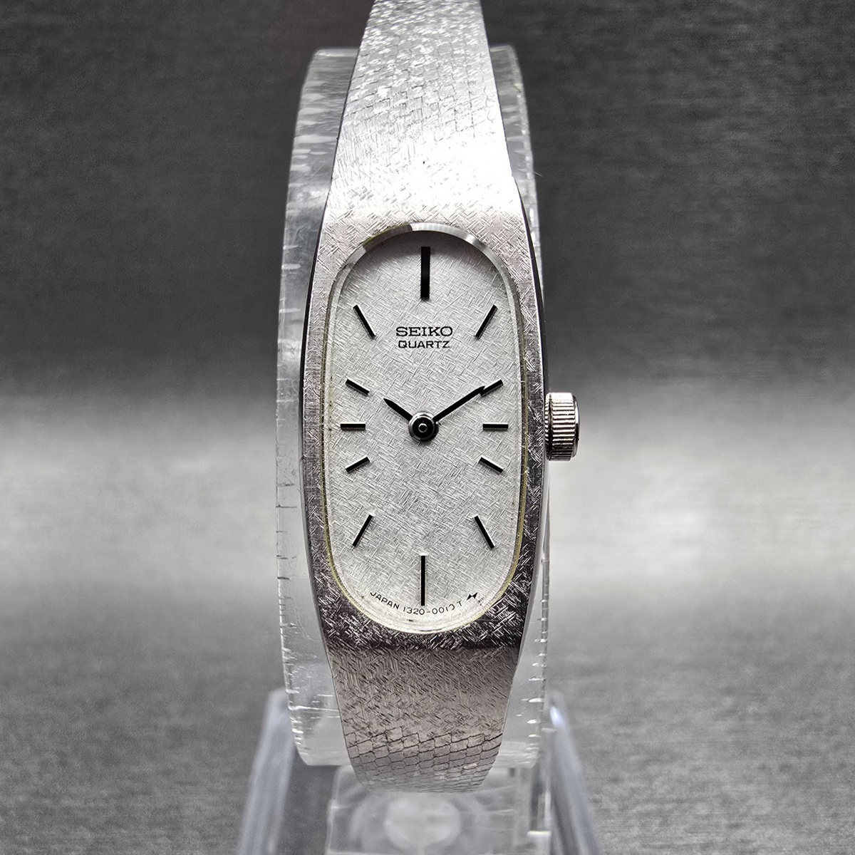 Seiko Watch Women 13mm Silver Dial Silver Tone Oval 1320-5009 New Battery0