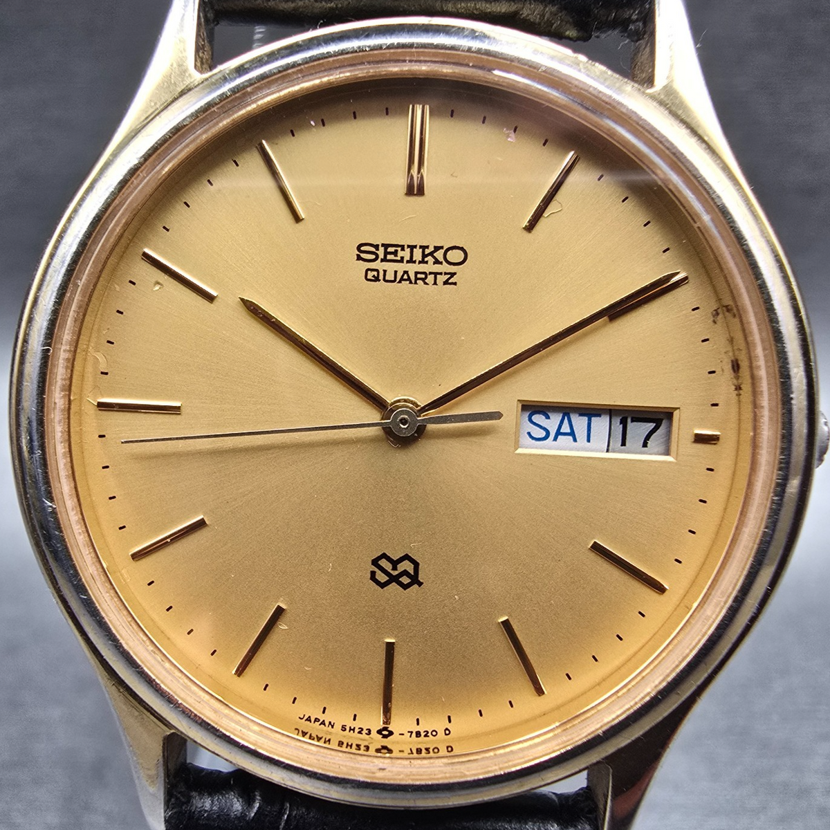 Seiko SQ Watch Men 33mm Gold Dial Gold Tone Daydate Round 5H23-7B09 New BatteryP1