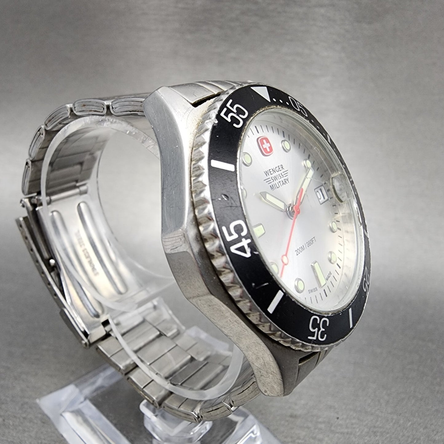 Wenger Swiss Military Dive Watch Men 39mm Silver Dial Steel Date Round New Batt