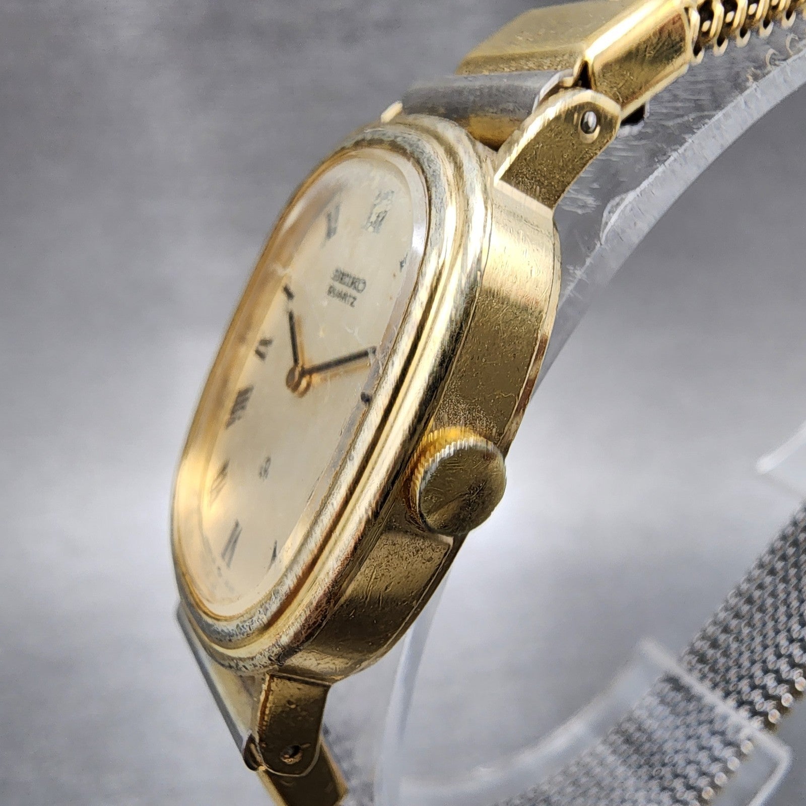 Seiko Watch Women 21mm Champagne Dial Gold Tone Oval 165960 New Battery2
