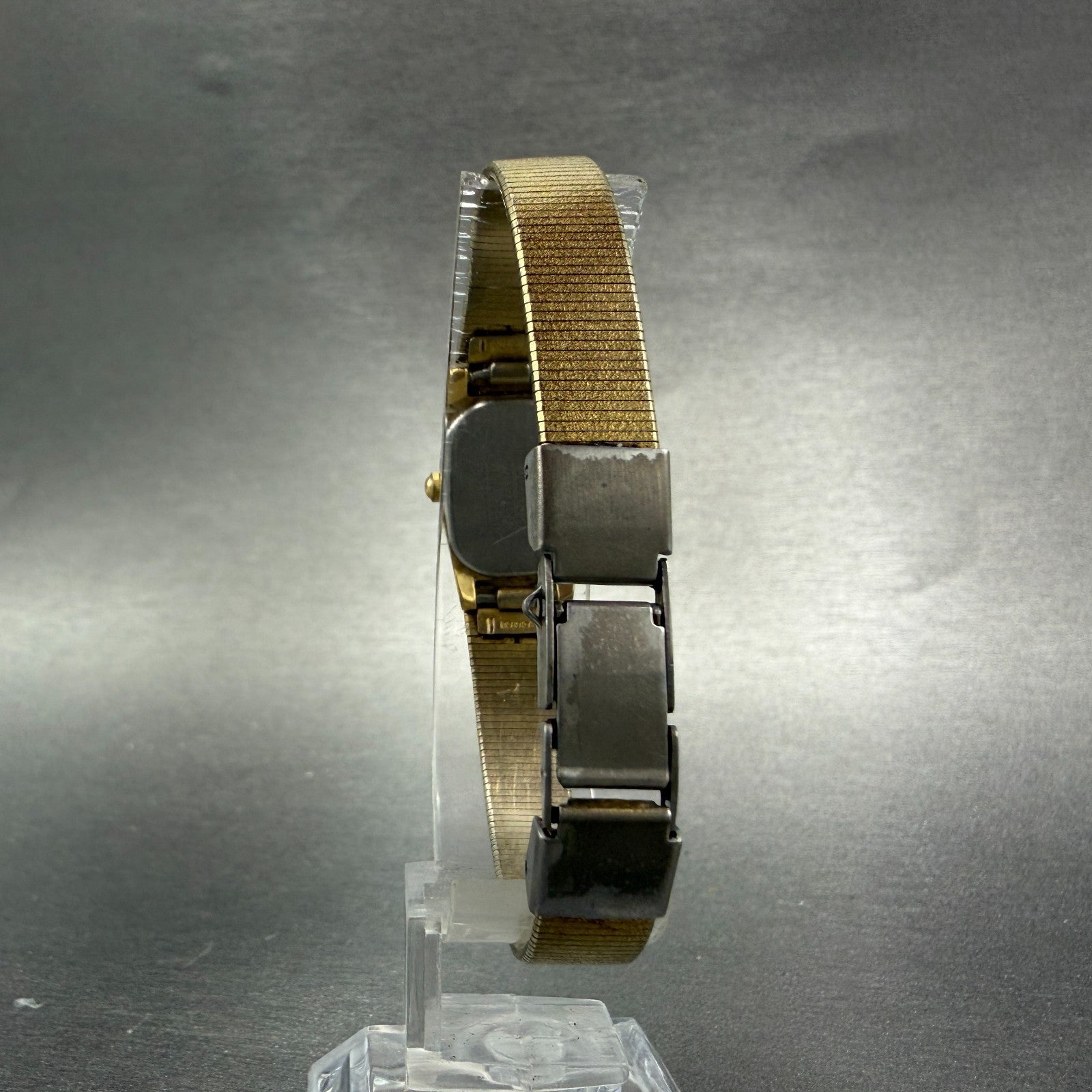 Seiko Watch Women 14mm Champagne Dial Gold Tone Oval 1F20-5C90 New Battery VTG7