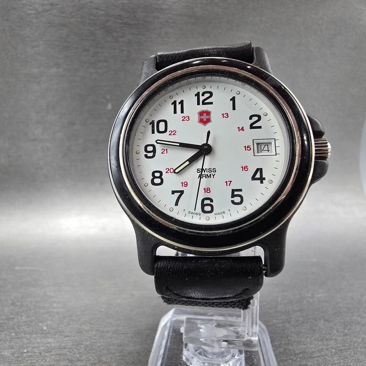 Victorinox Swiss Army Watch Men 37mm White Dial Black Date Round PARTS VTG GG6