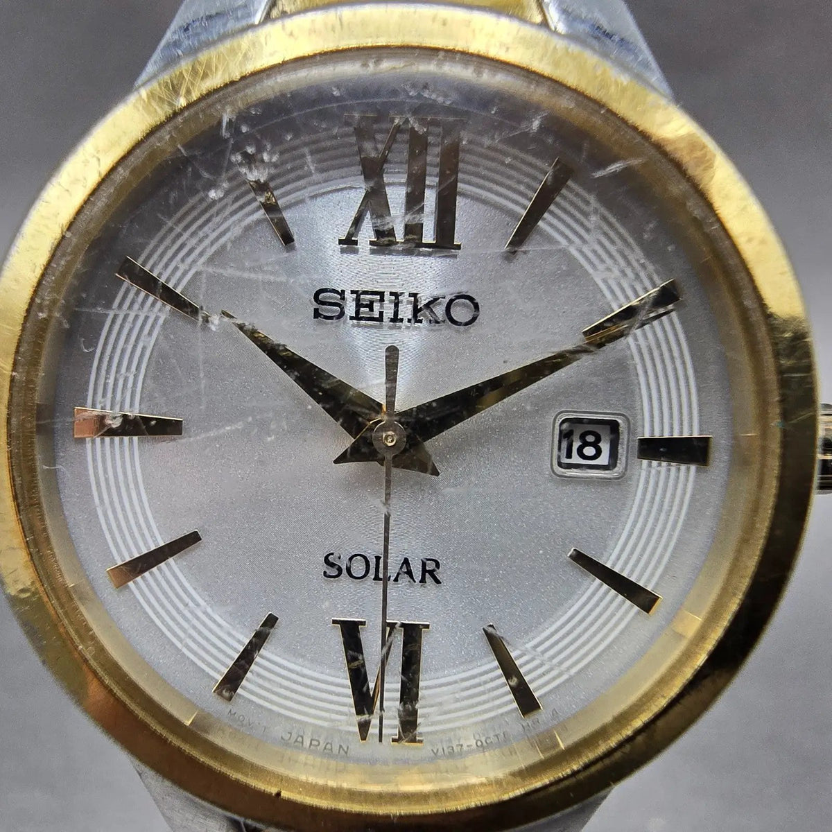 Seiko Solar Watch Women 29mm Silver Dial Two Tone Date Round V137-0BH0 Runs JP1