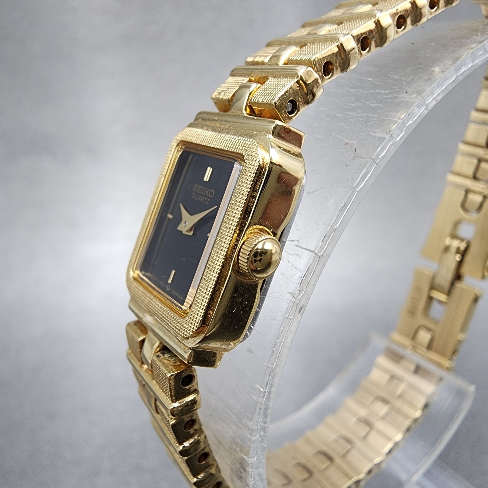 Seiko Tank Watch Women 13mm Gold Tone Rectangle 1e205689 New Battery2