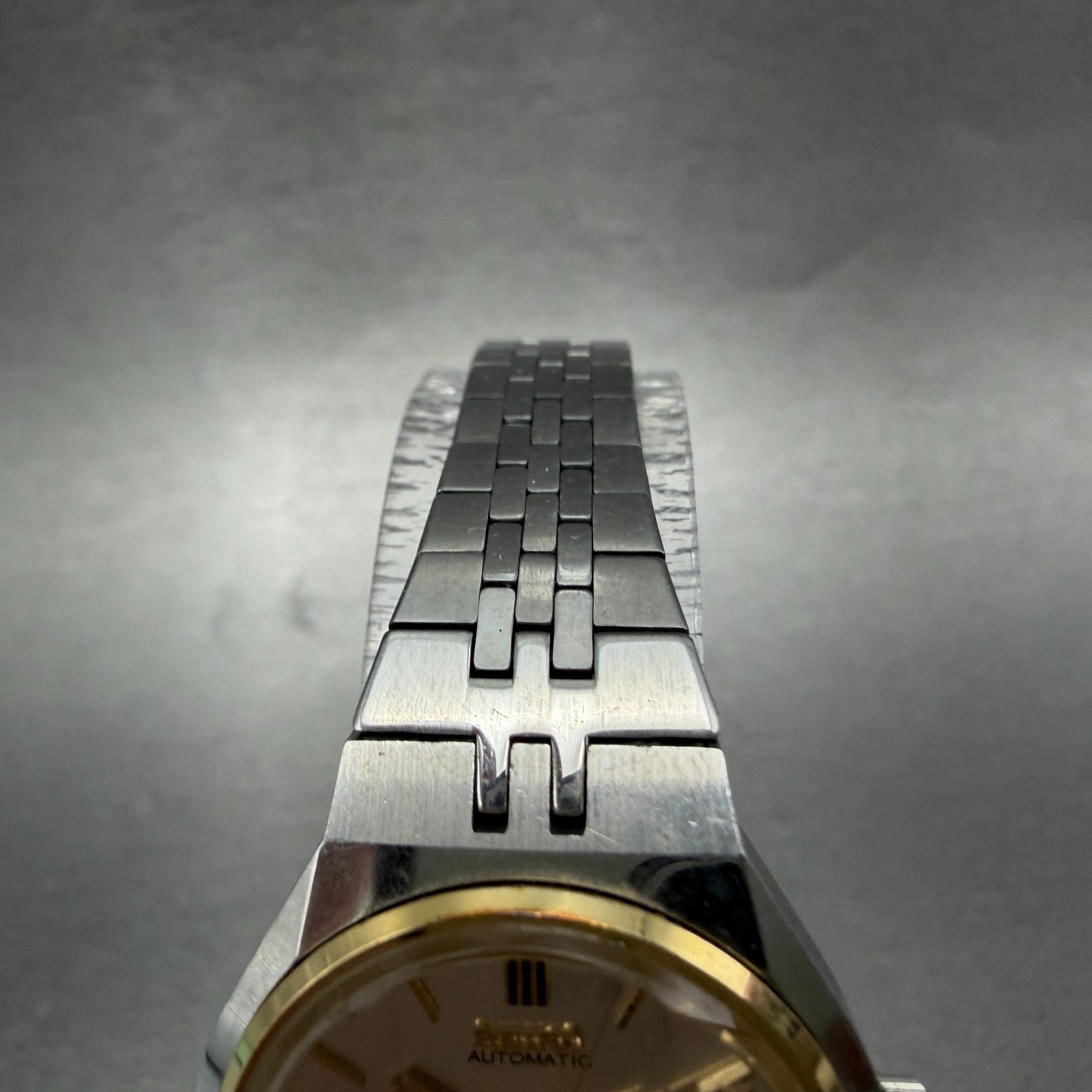 Seiko Automatic Watch Women 26mm Silver Dial Two Tone Daydate 2406-0030 Runs4