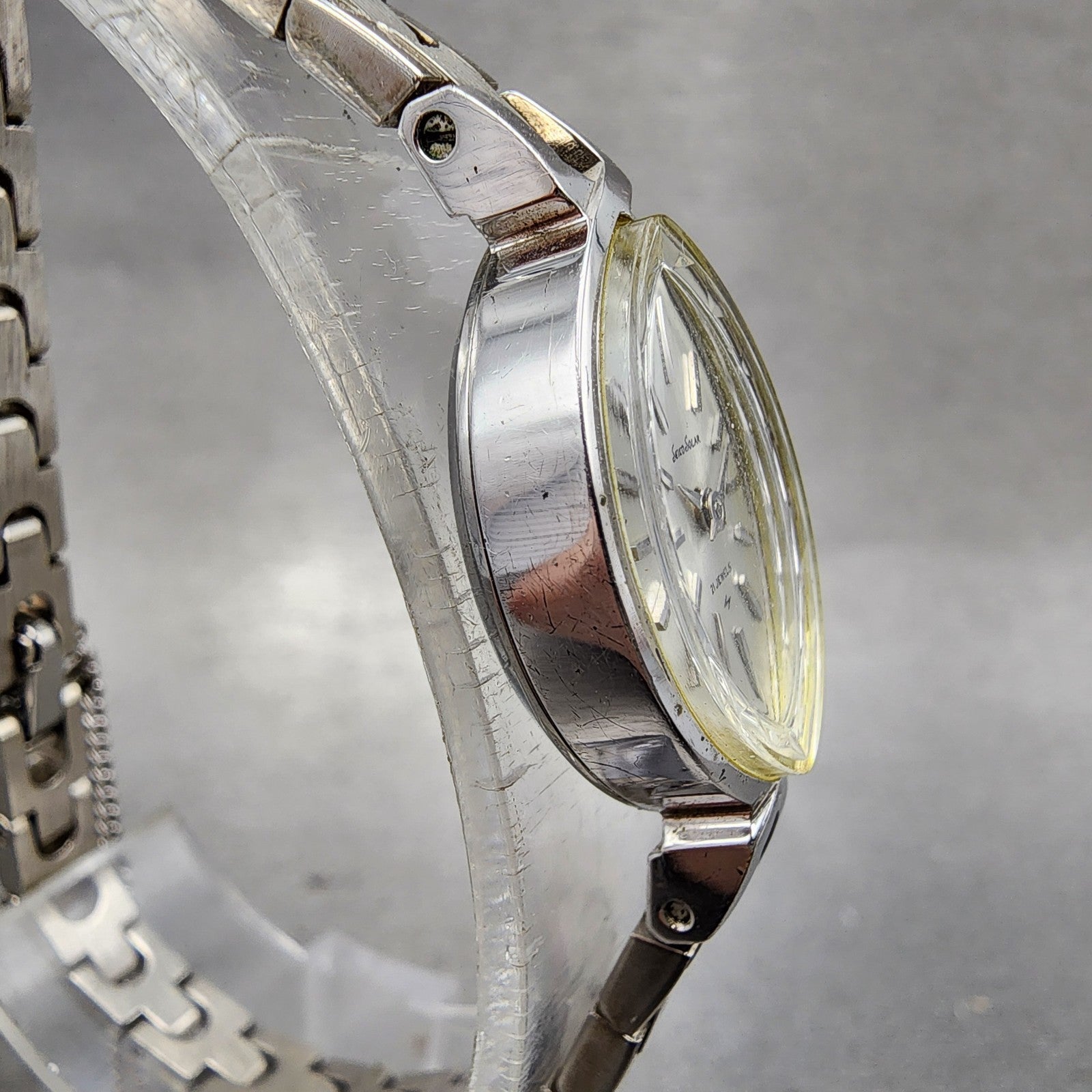 Seiko Solar Watch Women 15mm White Dial White Gold Plated Manual Wind Runs VTG3