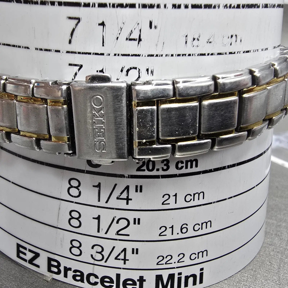 Seiko Solar Watch Women 30mm White Dial Two Tone Date Round V137-0AX0 Runs JP10
